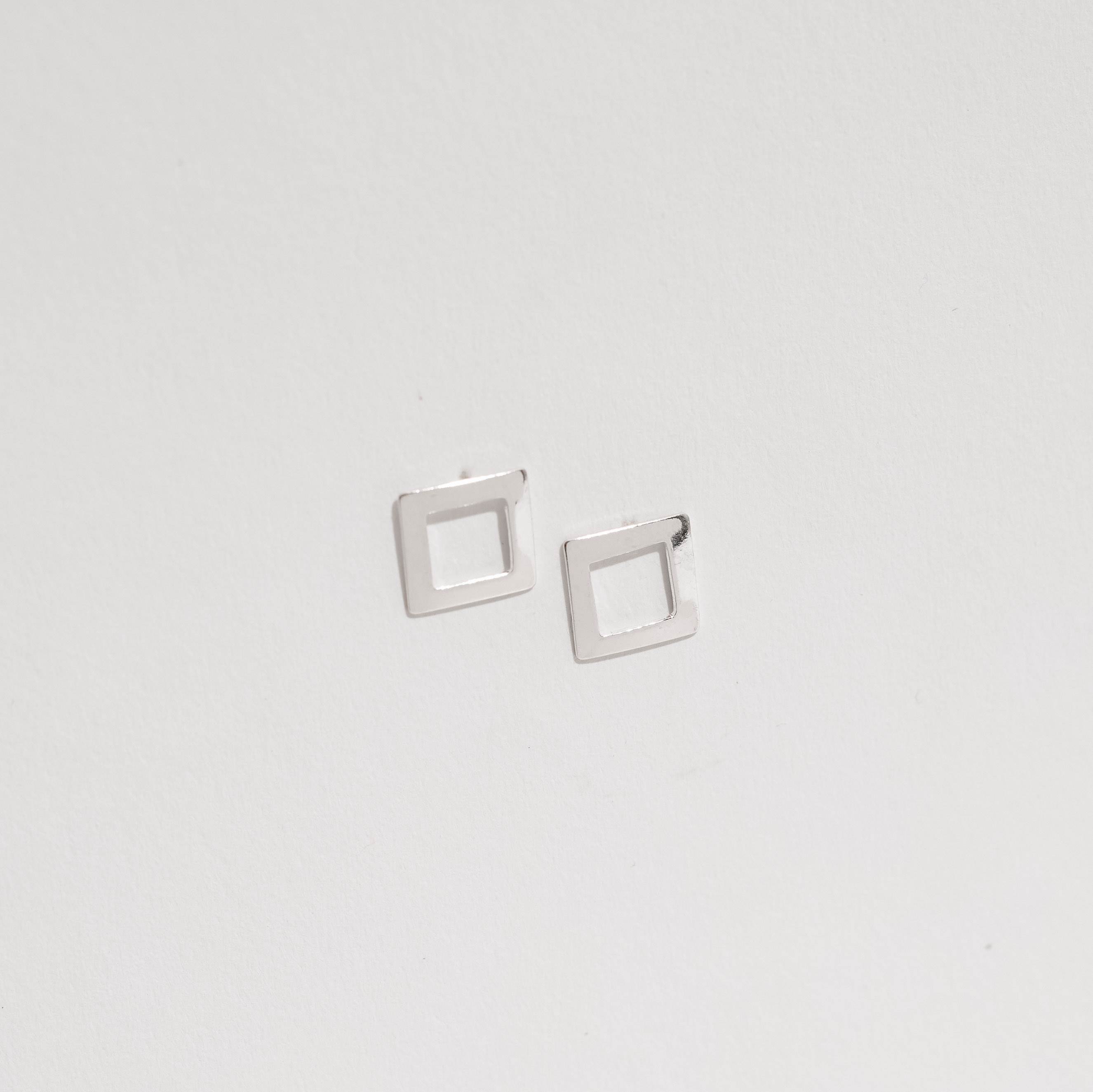 Imagem Brinco quadrado vazado 10mm
