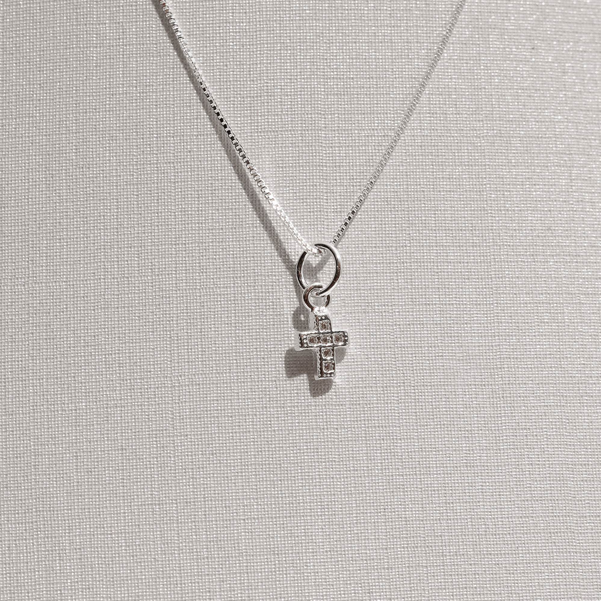 Imagem Colar pingente cruz cravejada 7mm 40cm