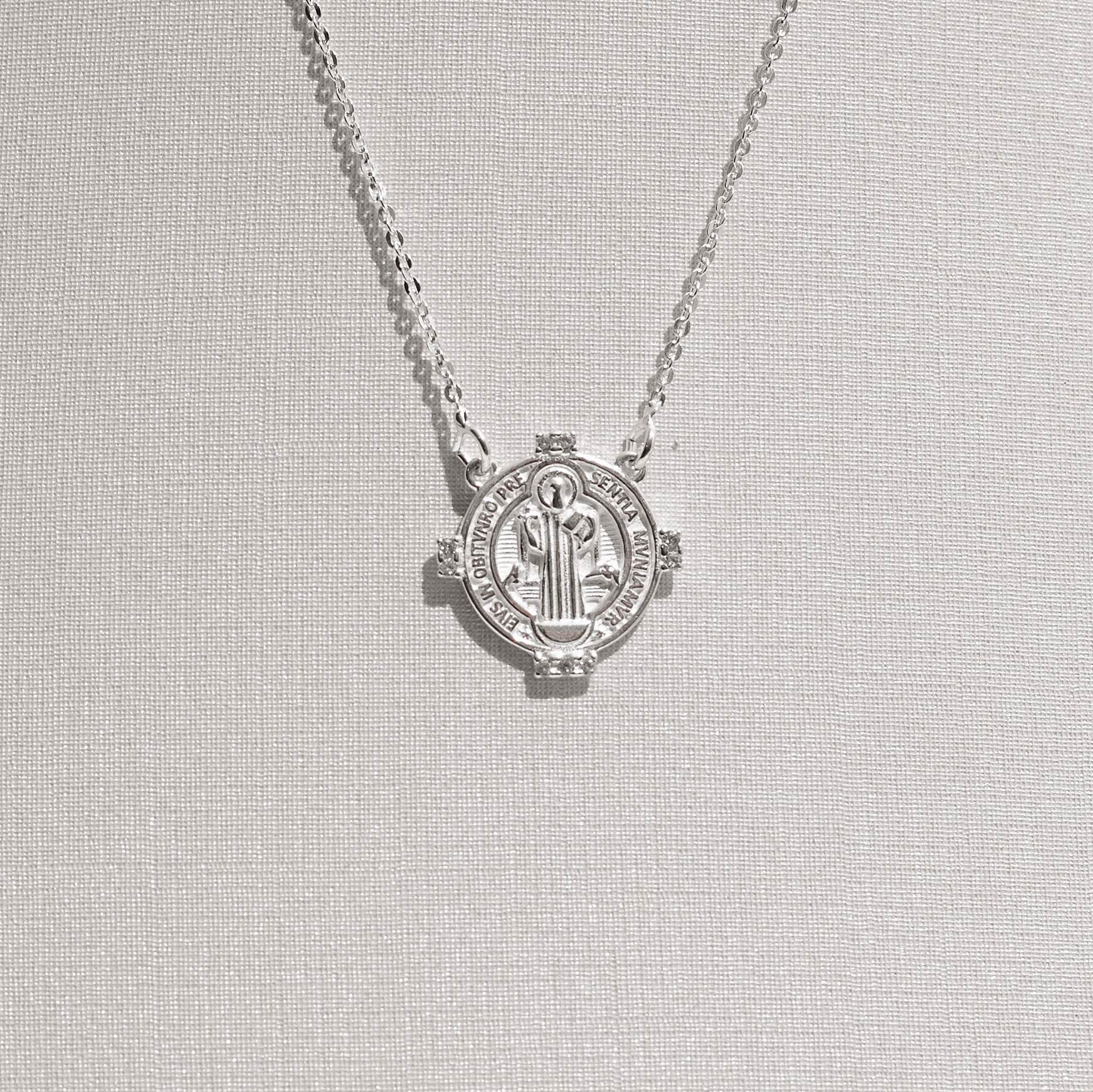 Imagem Colar medalha São Bento com zircônias 17mm corrente cadeado 40cm com alongadora