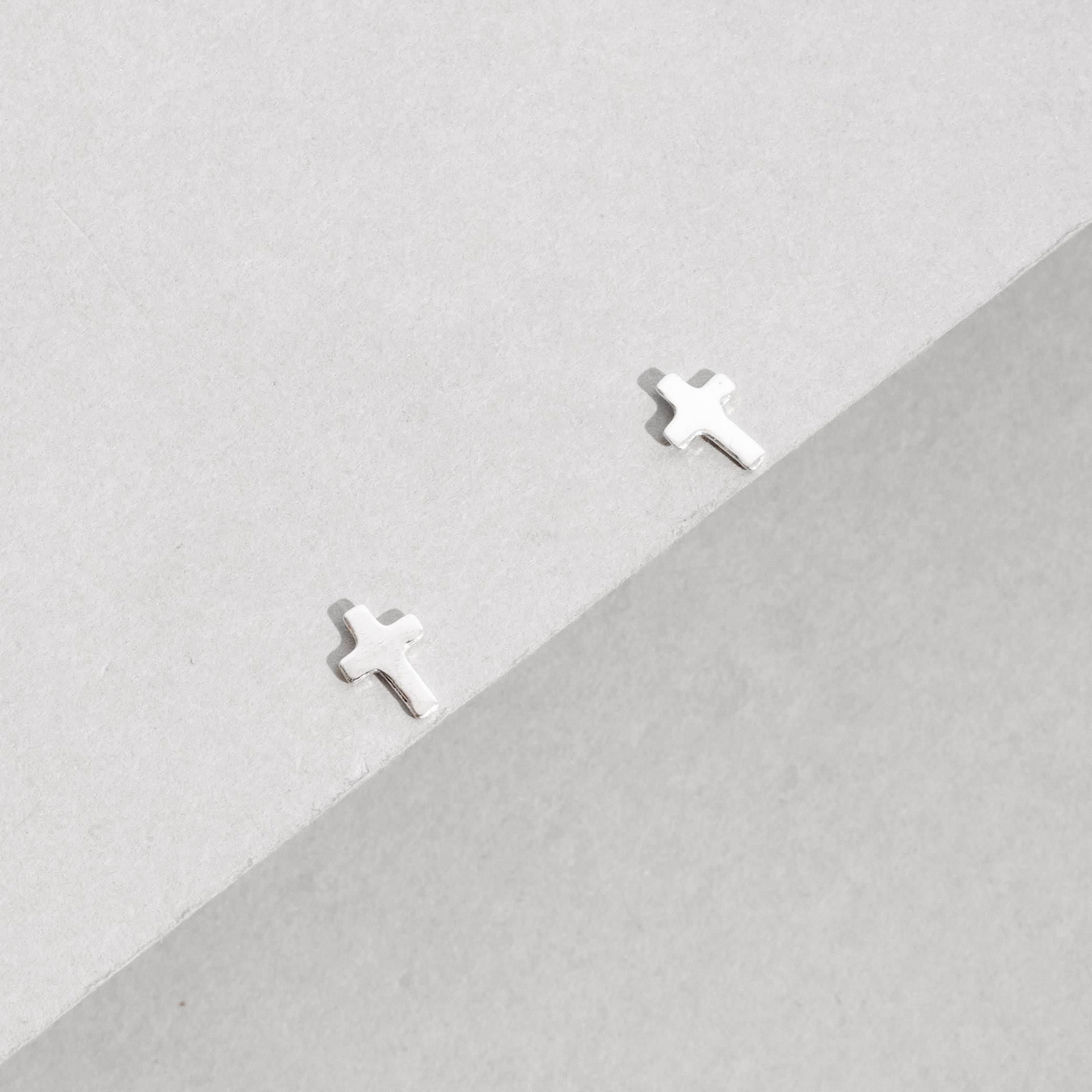 Imagem Brinco cruz lisa 7mm