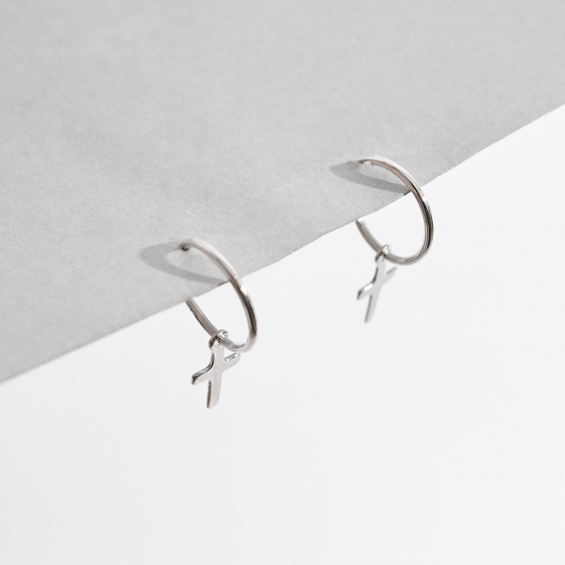 Imagem Argola 12mm pingente cruz 9mm