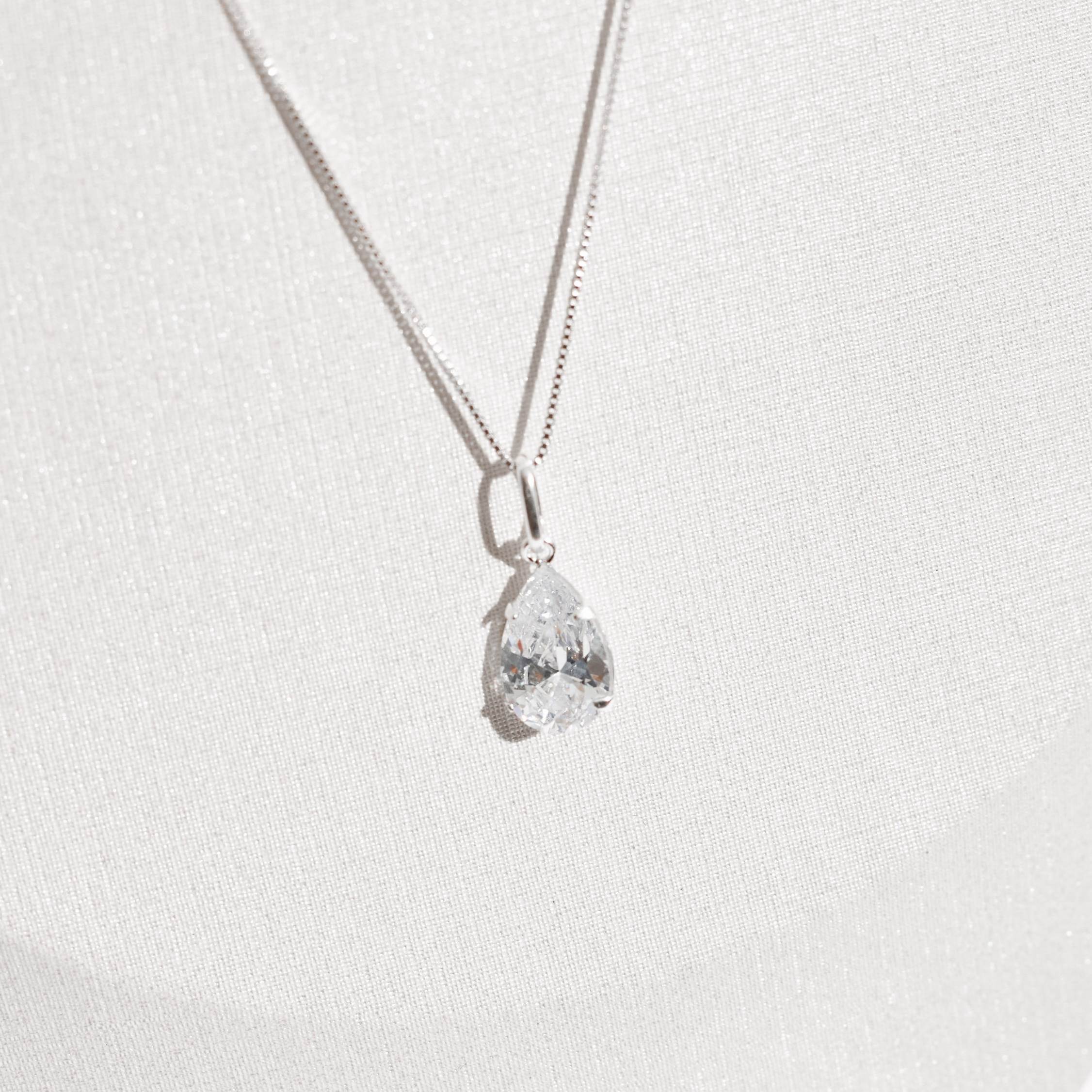 Imagem Colar pingente zircônia gota cristal 12mm 45cm