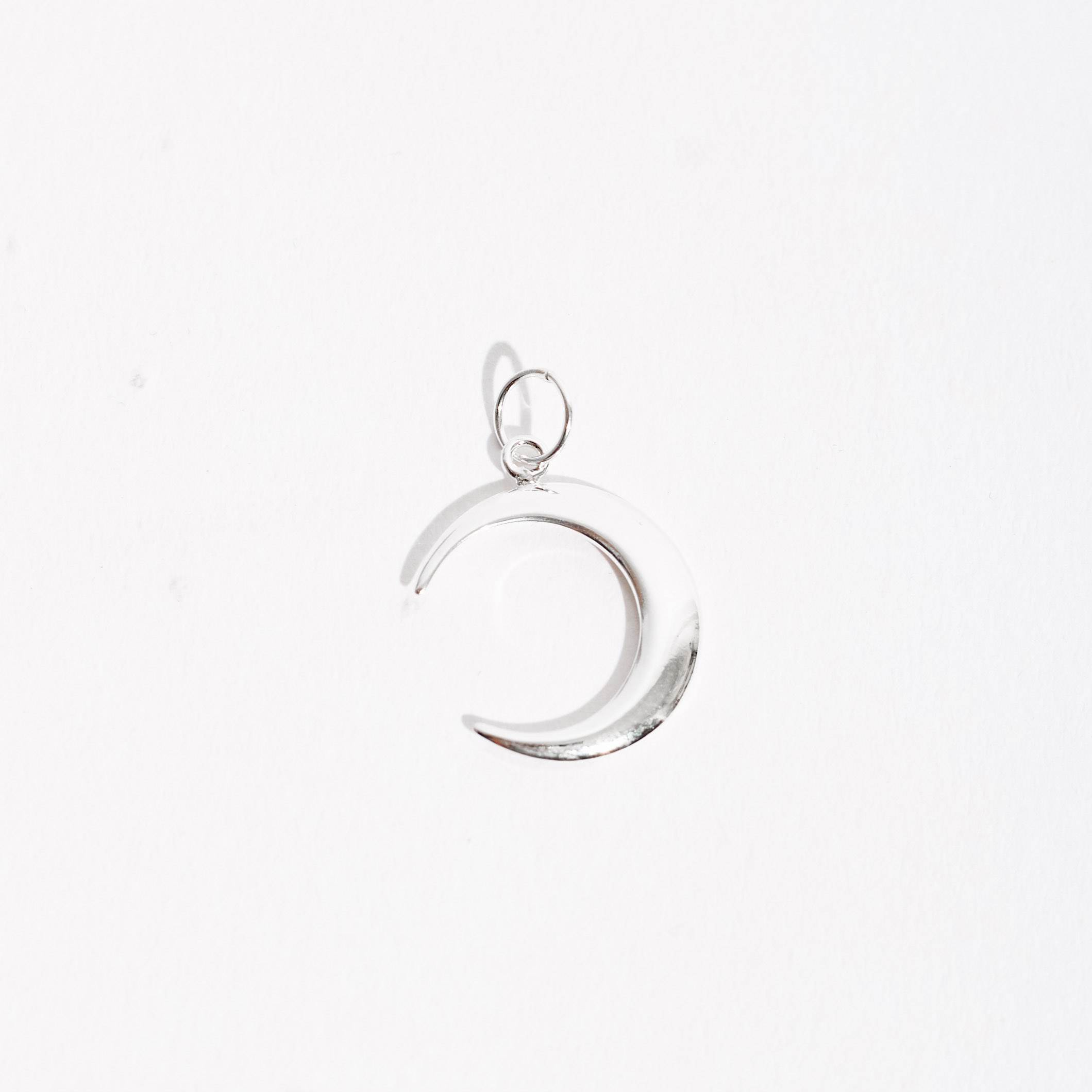Pingente lua fina 16mm