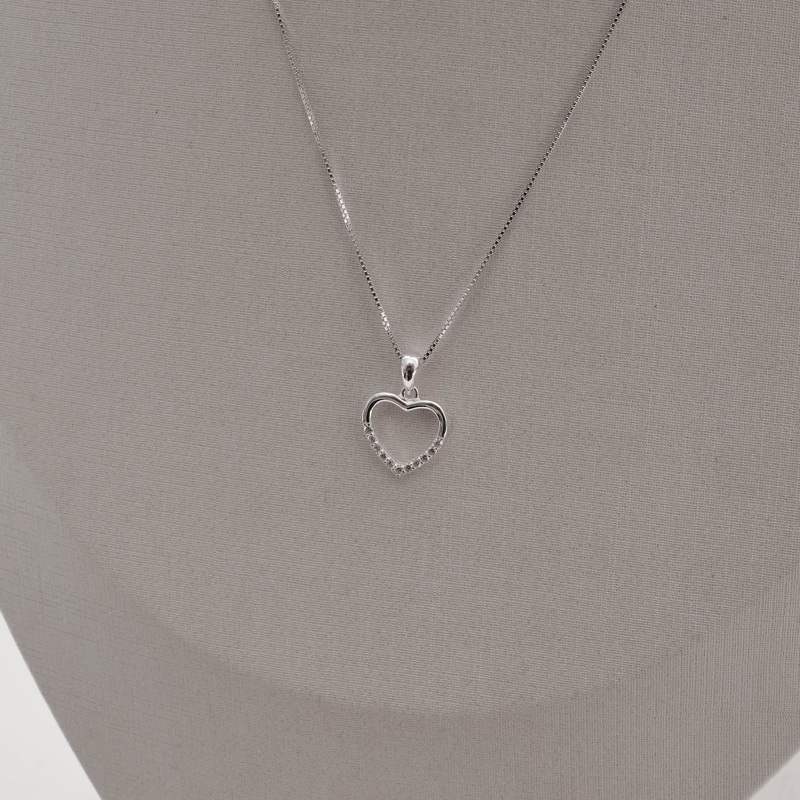 Imagem Secundária Colar pingente coração vazado metade cravejado 12mm 45cm