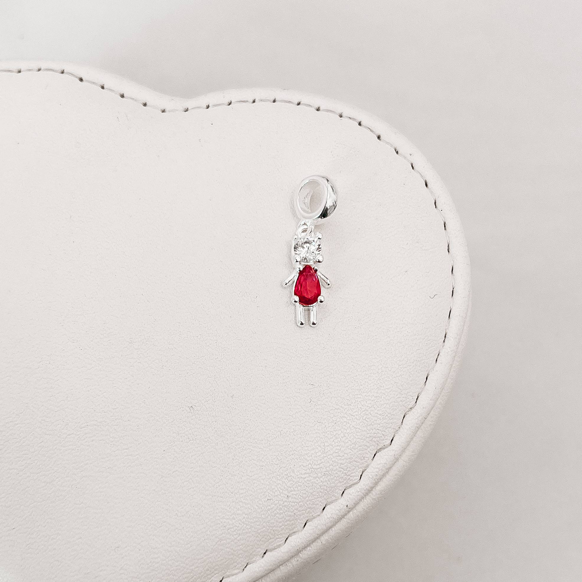 Berloque pingente menina zircônia cereja 13mm