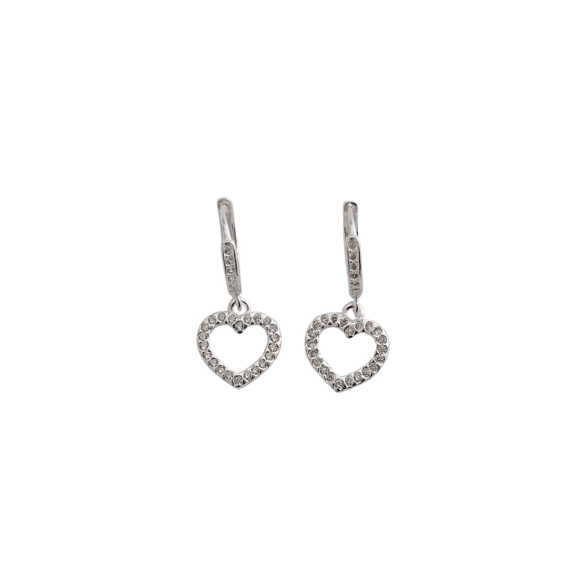 Imagem Argola click cravejada 10mm pingente coração vazado cravejado