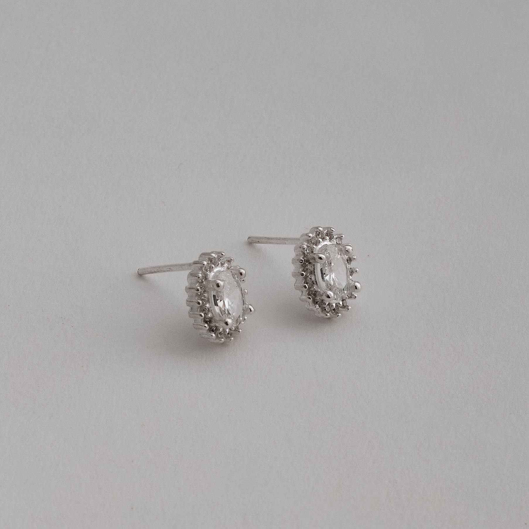 Imagem Brinco zircônia oval com cravejado cristal 10mm