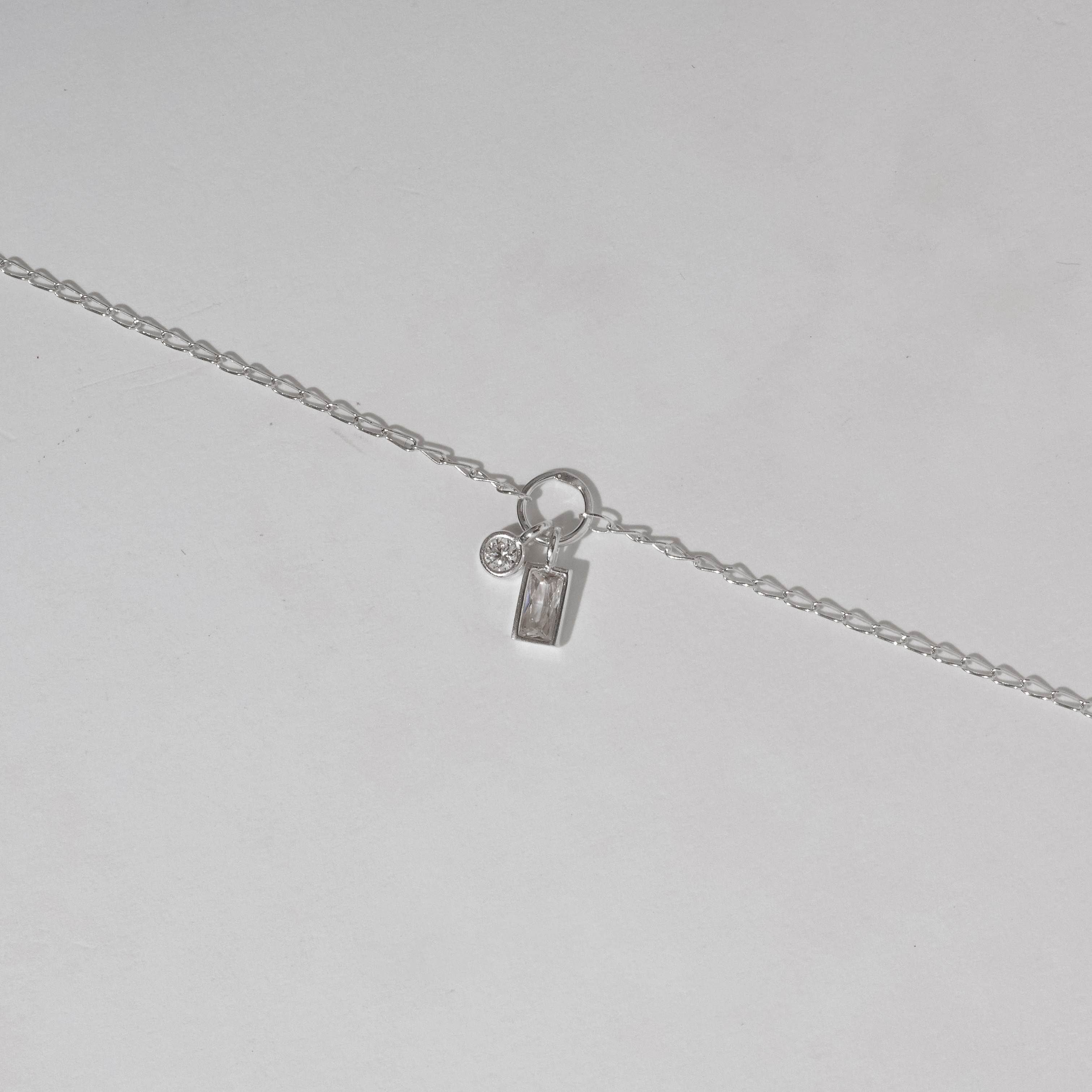 Imagem Pulseira entremeio círculo pingentes zircônias redonda e retangular