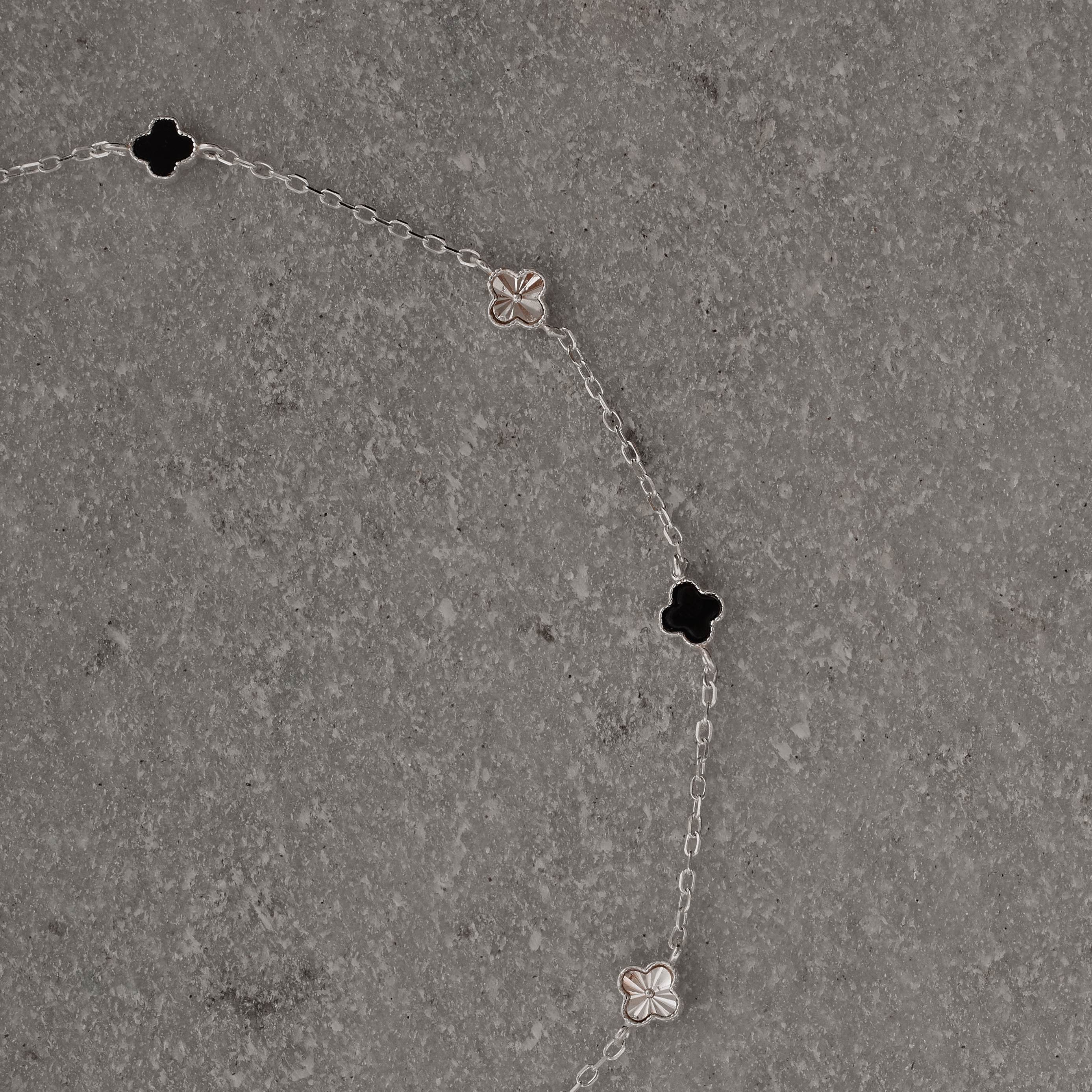 Imagem Secundária Colar entremeio trevos pedra ônix e vinco 5mm corrente cadeado 45+5cm