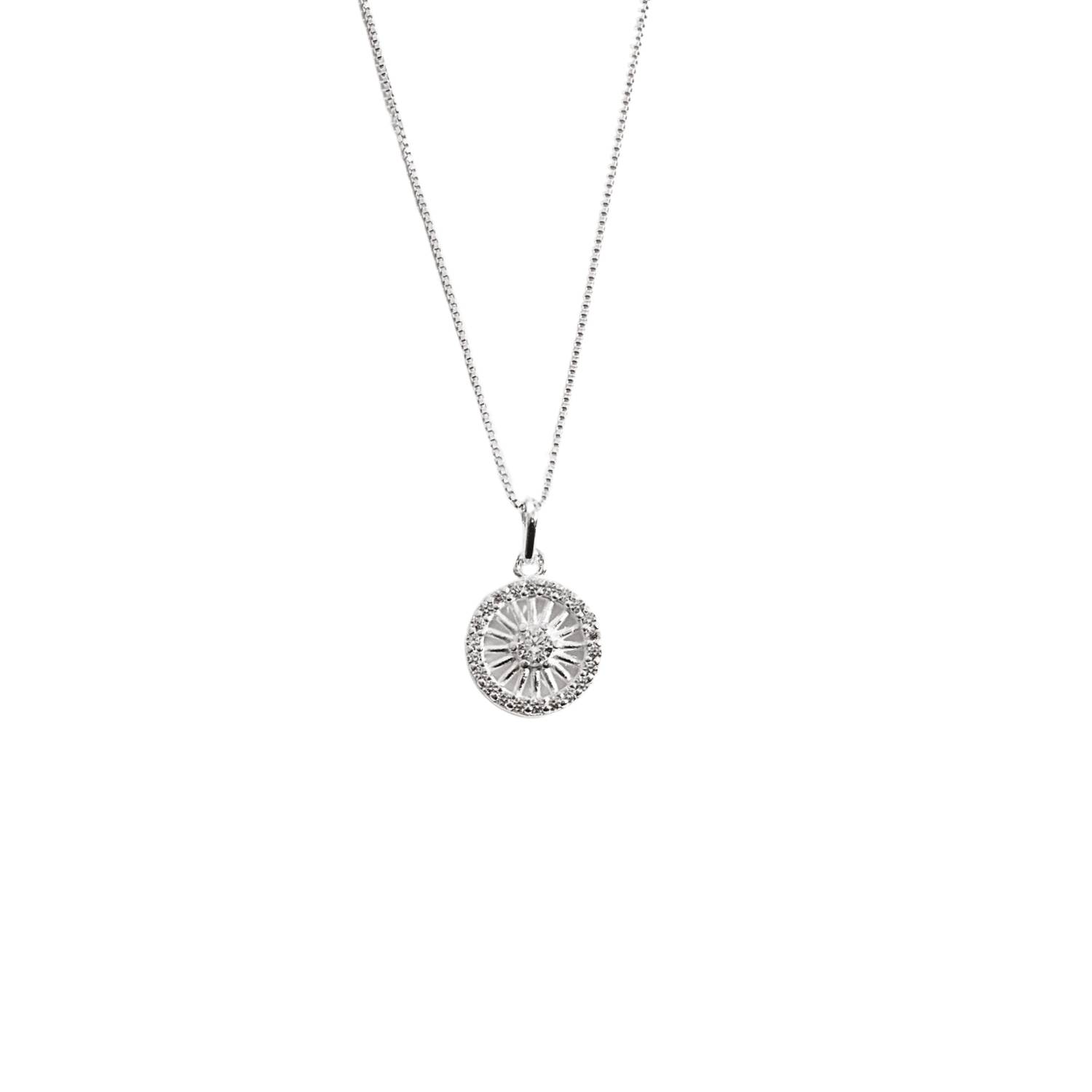 Imagem Colar pingente medalha vazada cravejada 11mm 45cm