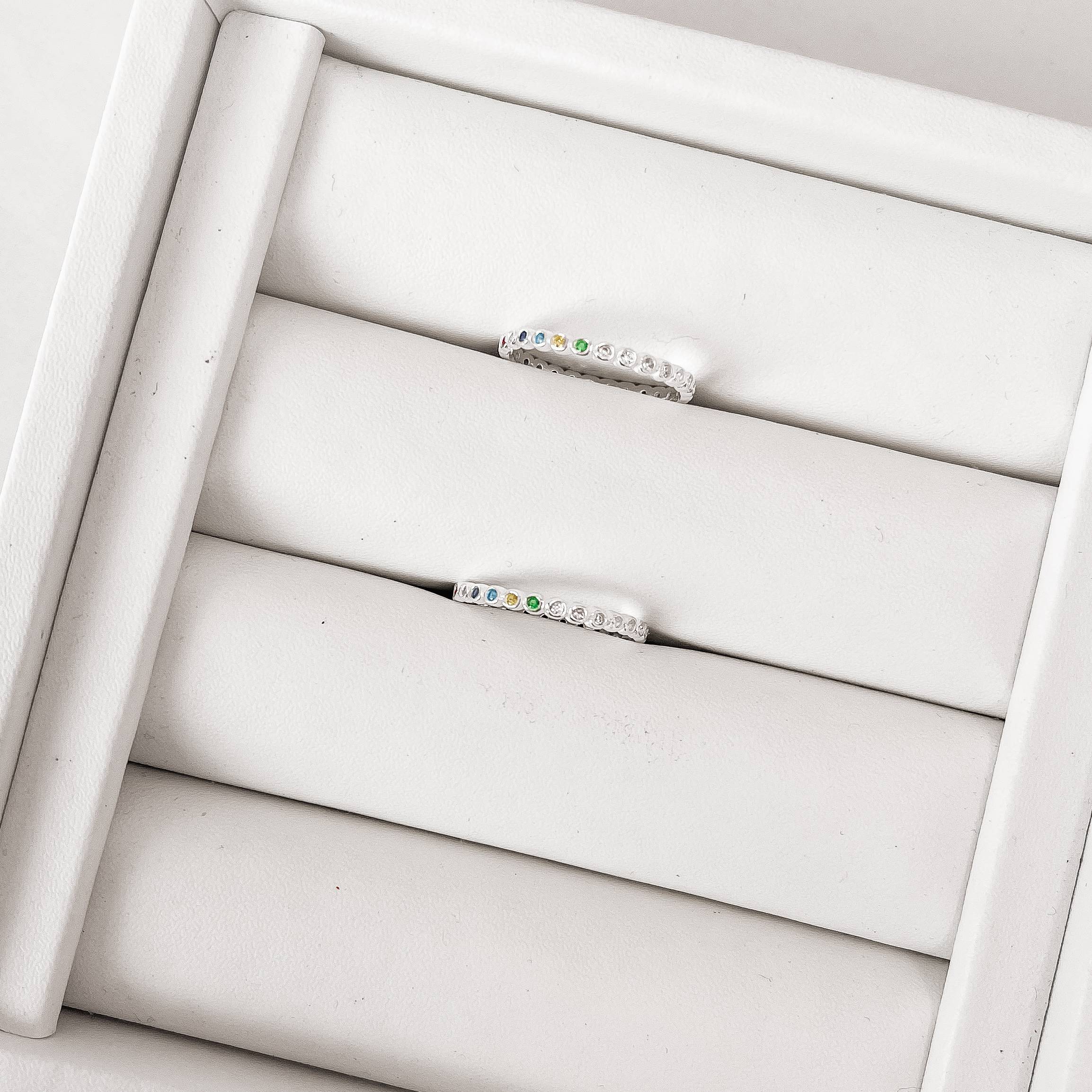 Imagem Anel aliança cravejada cristal e colorida