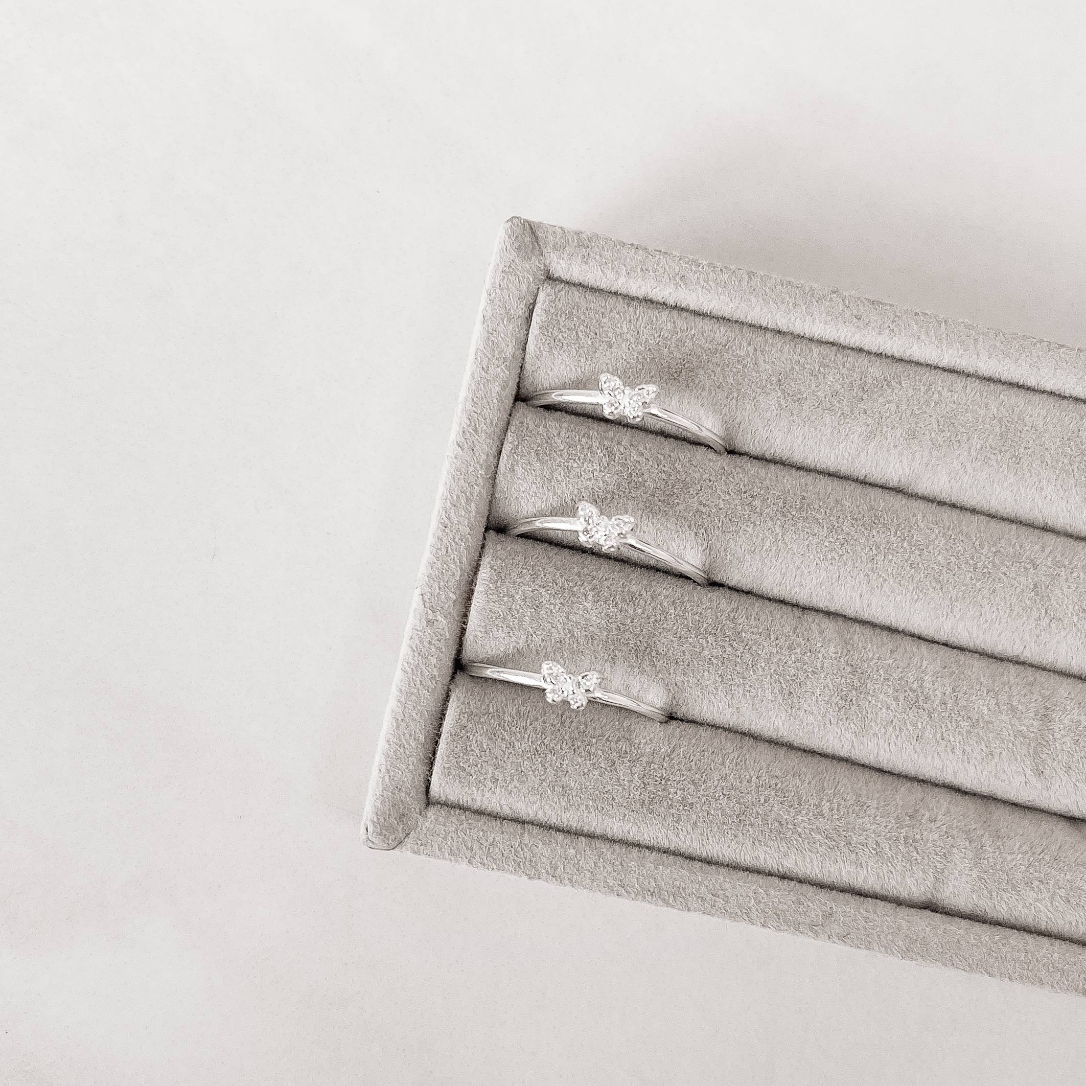 Anel borboleta cravejada 5mm