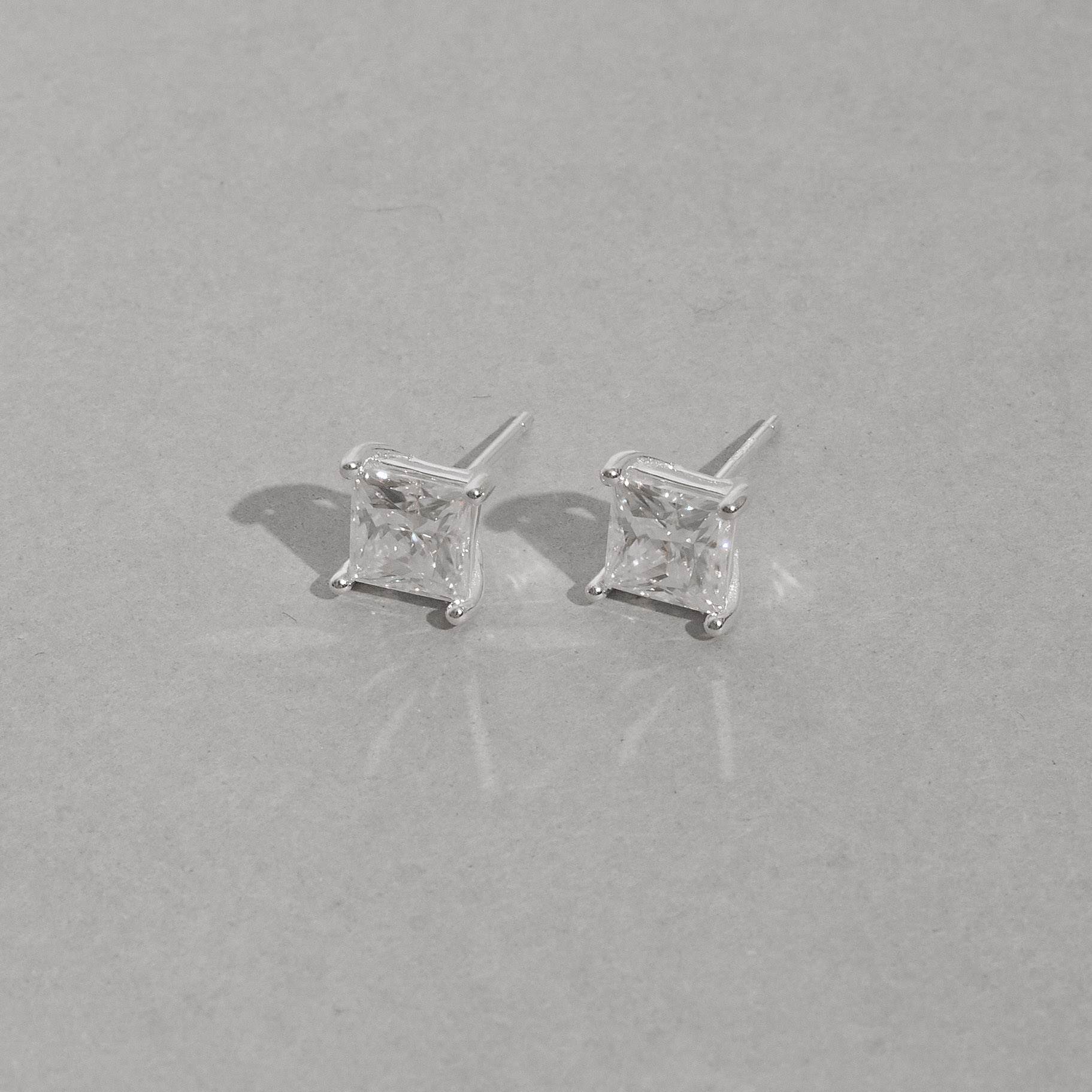 Imagem Secundária Brinco moissanite losango cristal 6x6mm