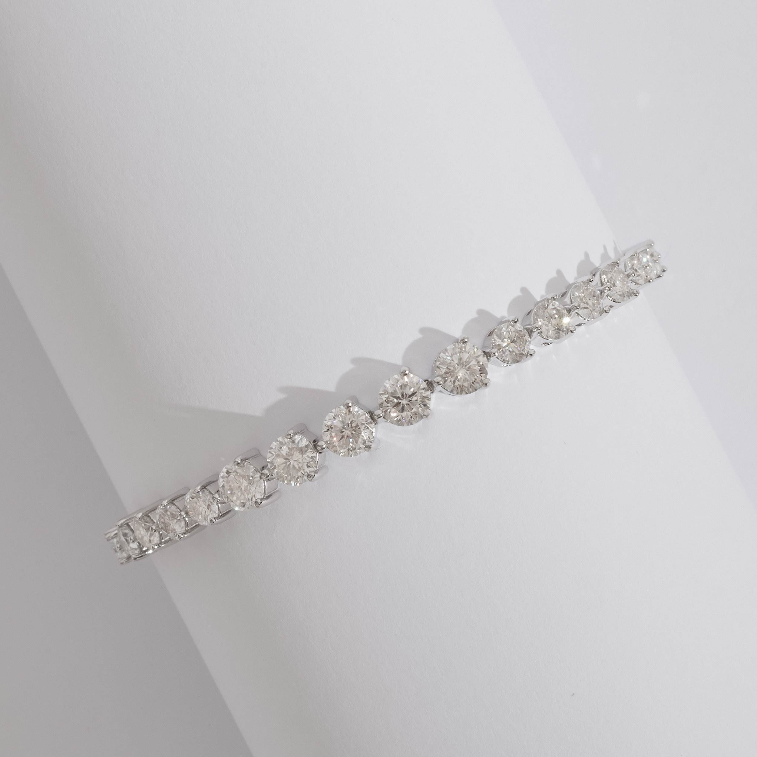 Imagem Secundária Pulseira Riviera 3 pontas moissanite degradê 3, 4 e 5mm 18cm fecho gaveta