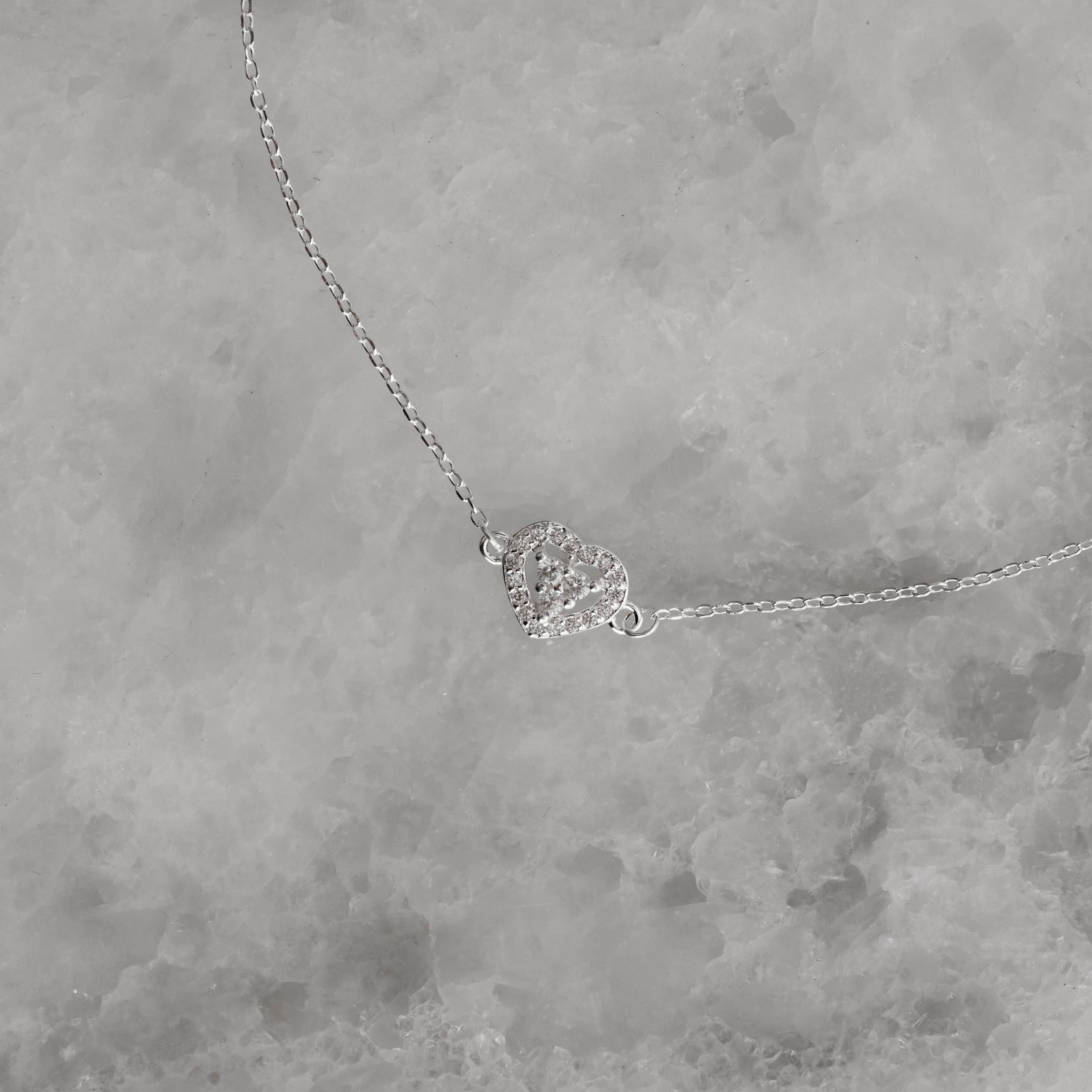 Pulseira entremeio coração vazado cravejado 8mm 16+4cm