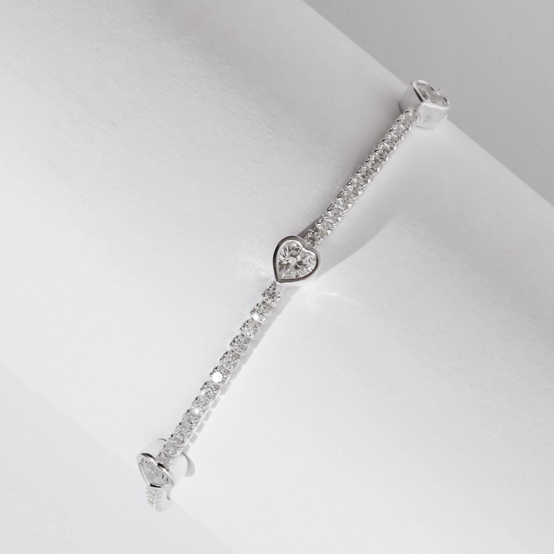 Imagem Pulseira Riviera 2.0 com entremeios zircônias coração 16+4cm
