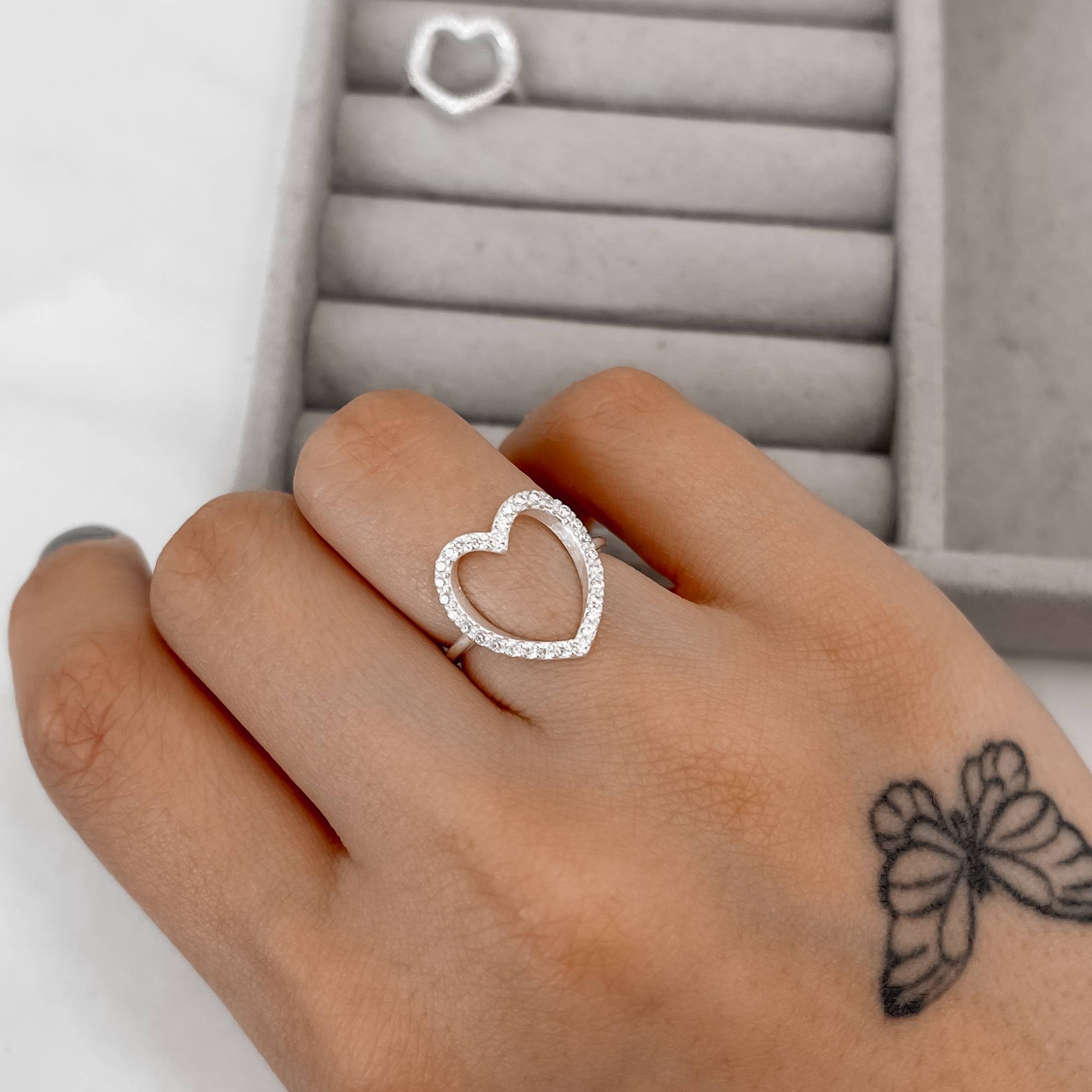 Imagem Secundária Anel coração vazado cravejado cristal