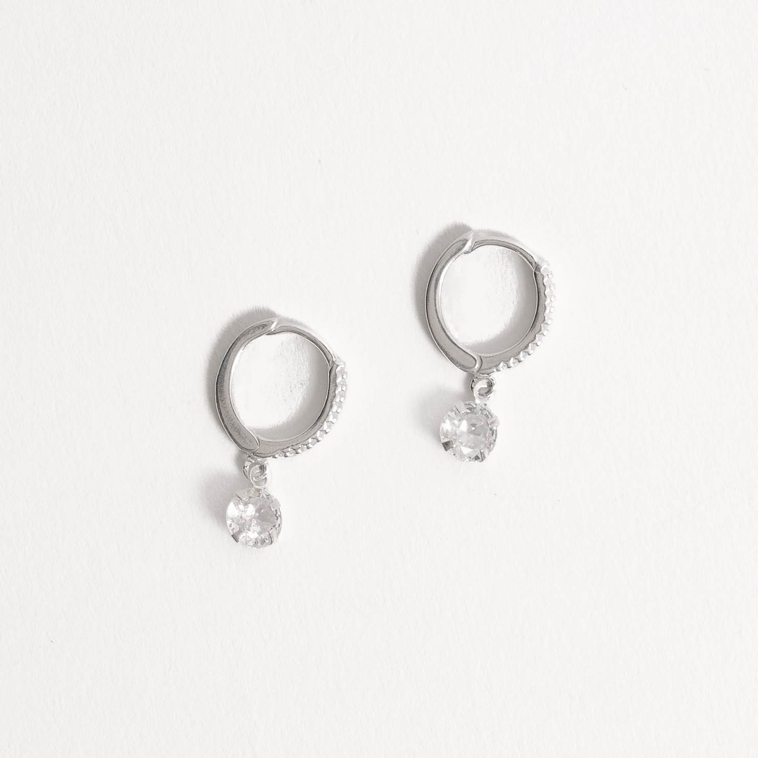 Imagem Argola click cravejada 14mm pingente zircônia 6mm