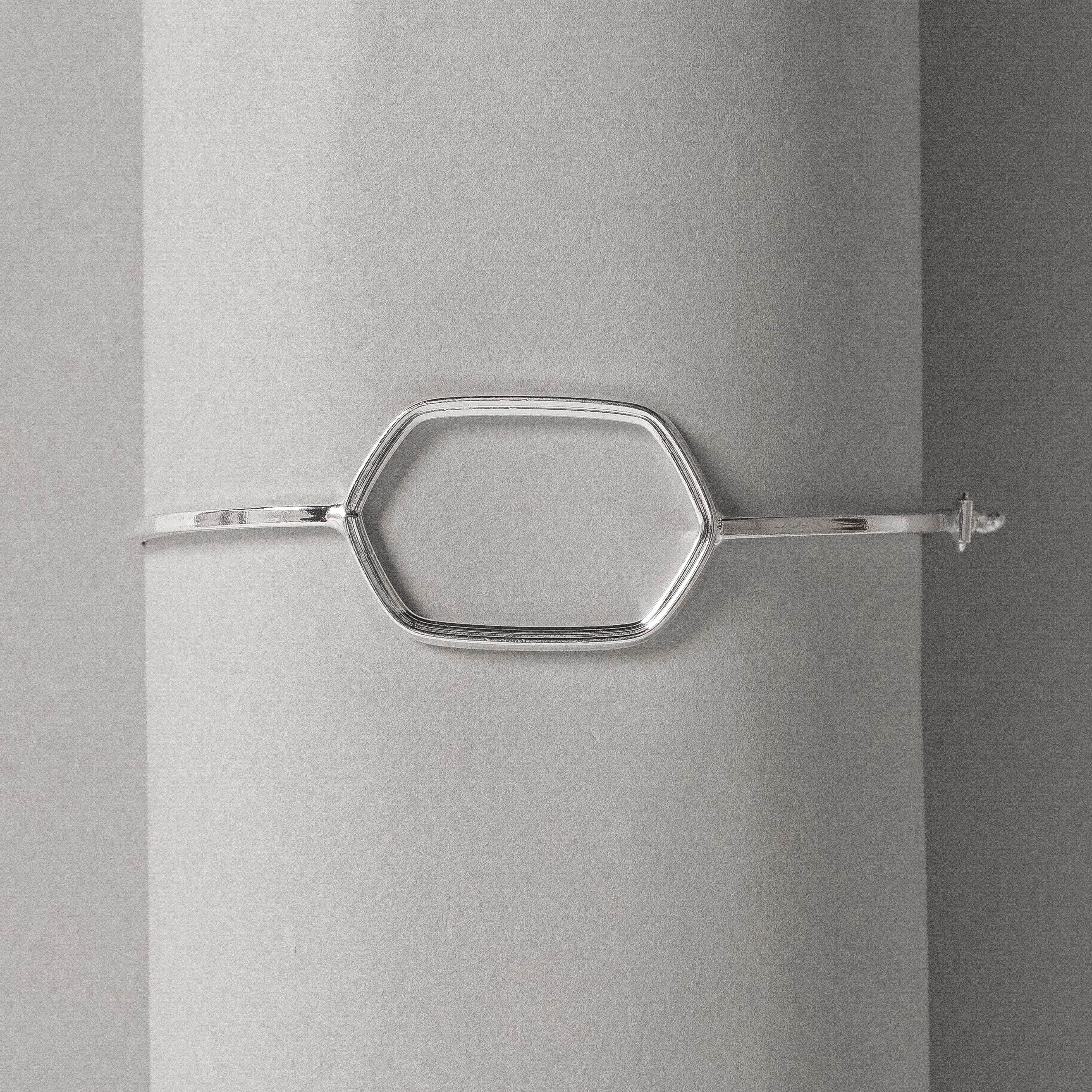 Imagem Bracelete fio quadrado entremeio hexágono