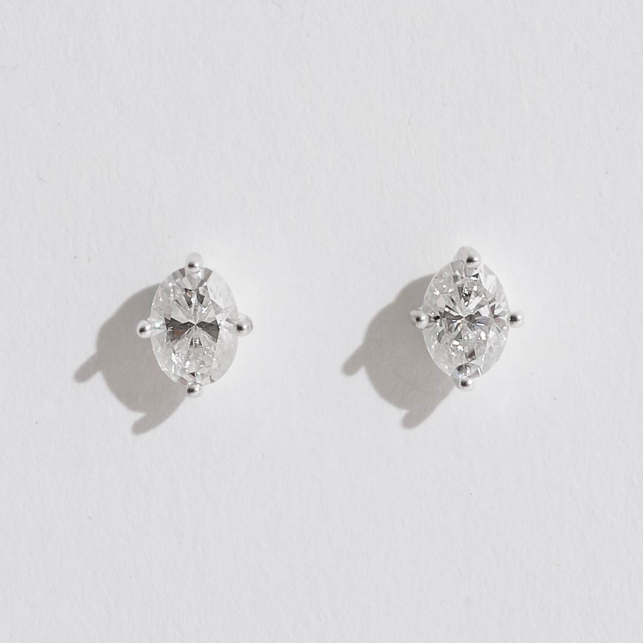 Brinco moissanite oval 8x6mm