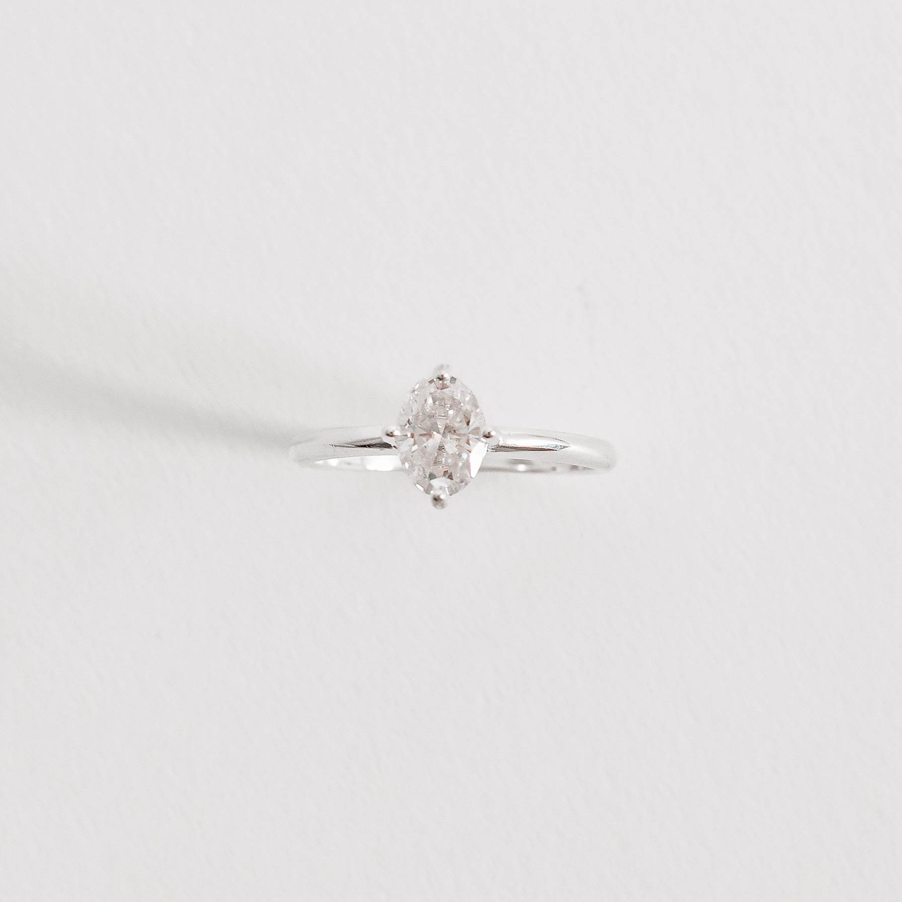 Imagem Anel solitário moissanite oval 5x7mm