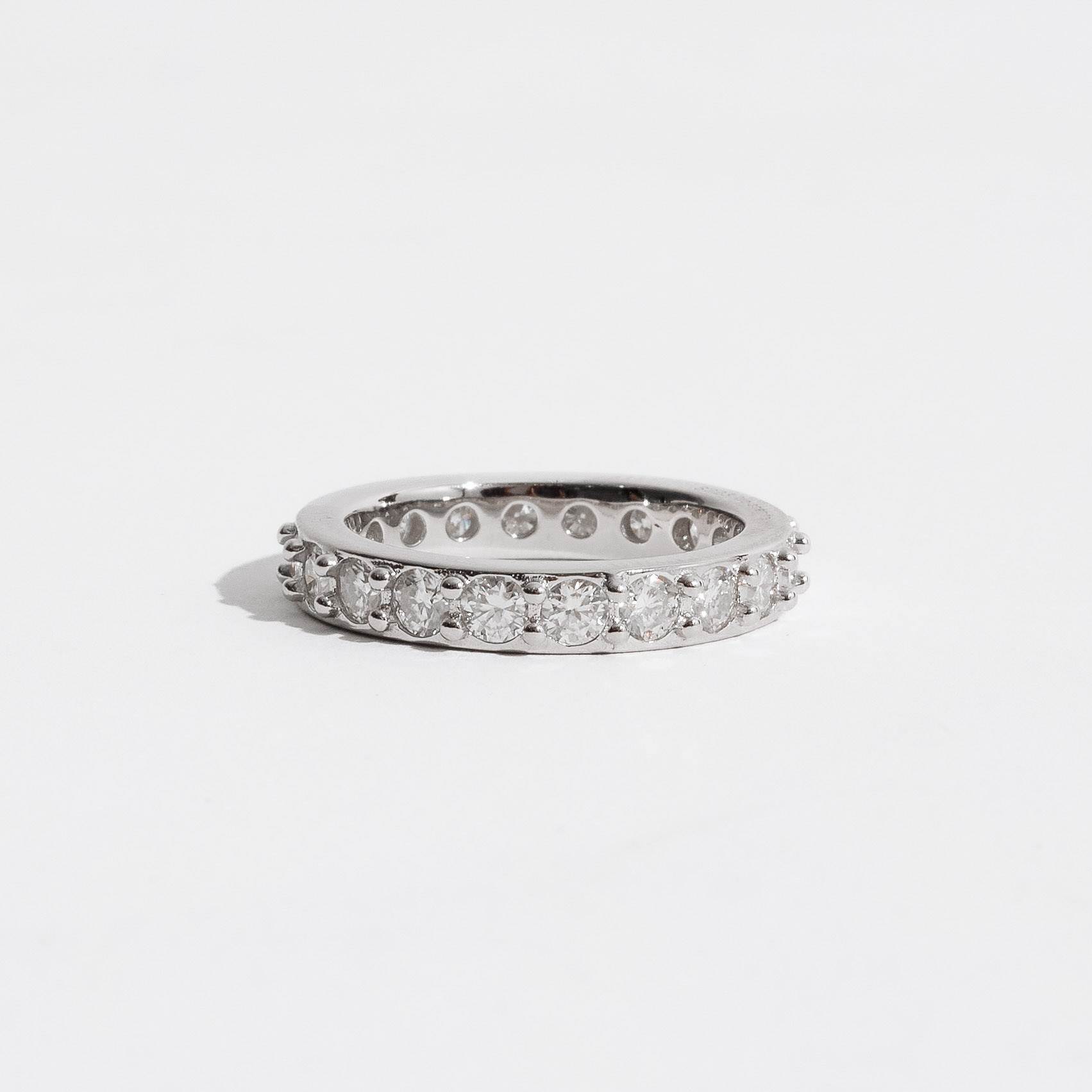 Anel aliança cravejada com moissanites 3mm ródio