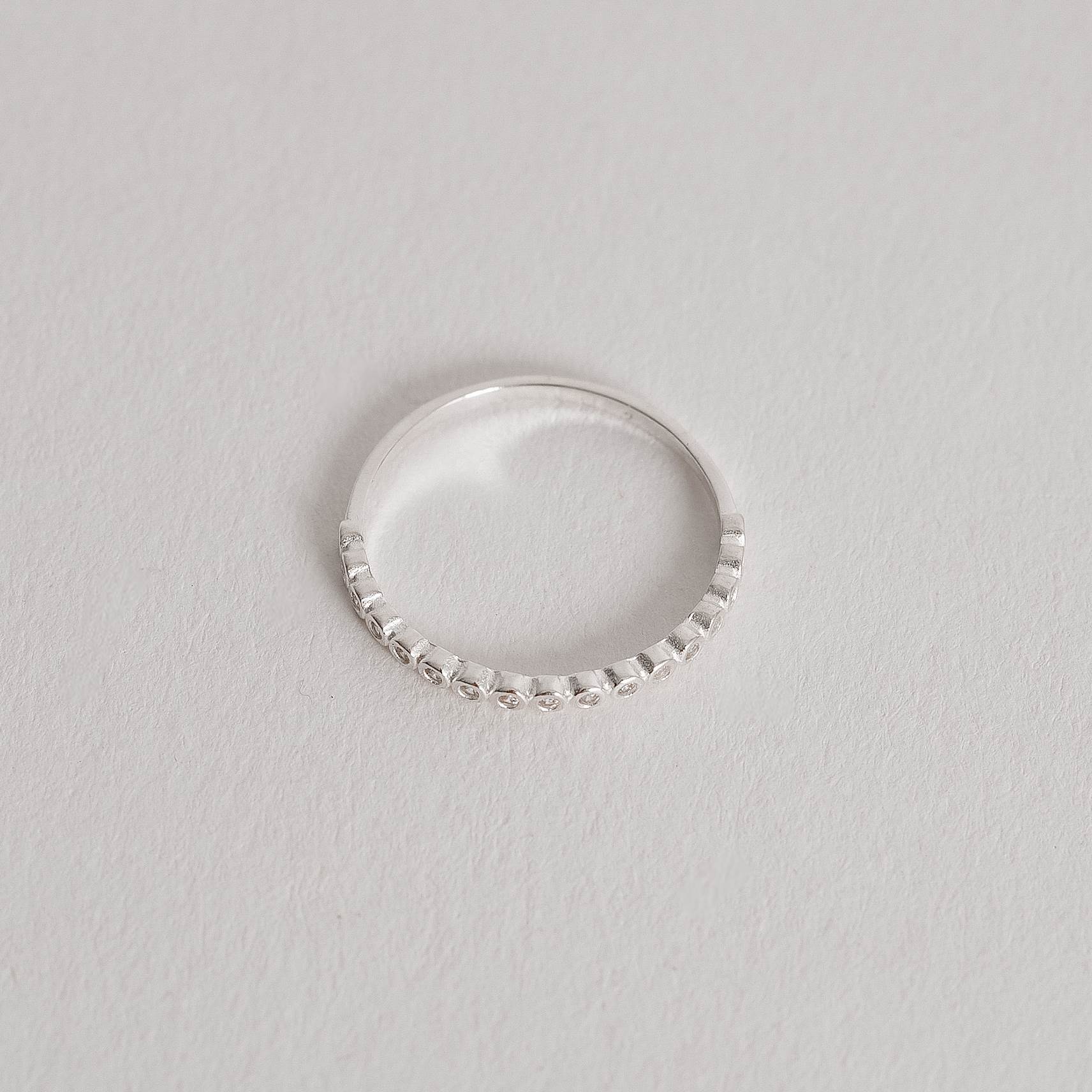 Imagem Secundária Anel meia aliança bolinhas 1.7mm