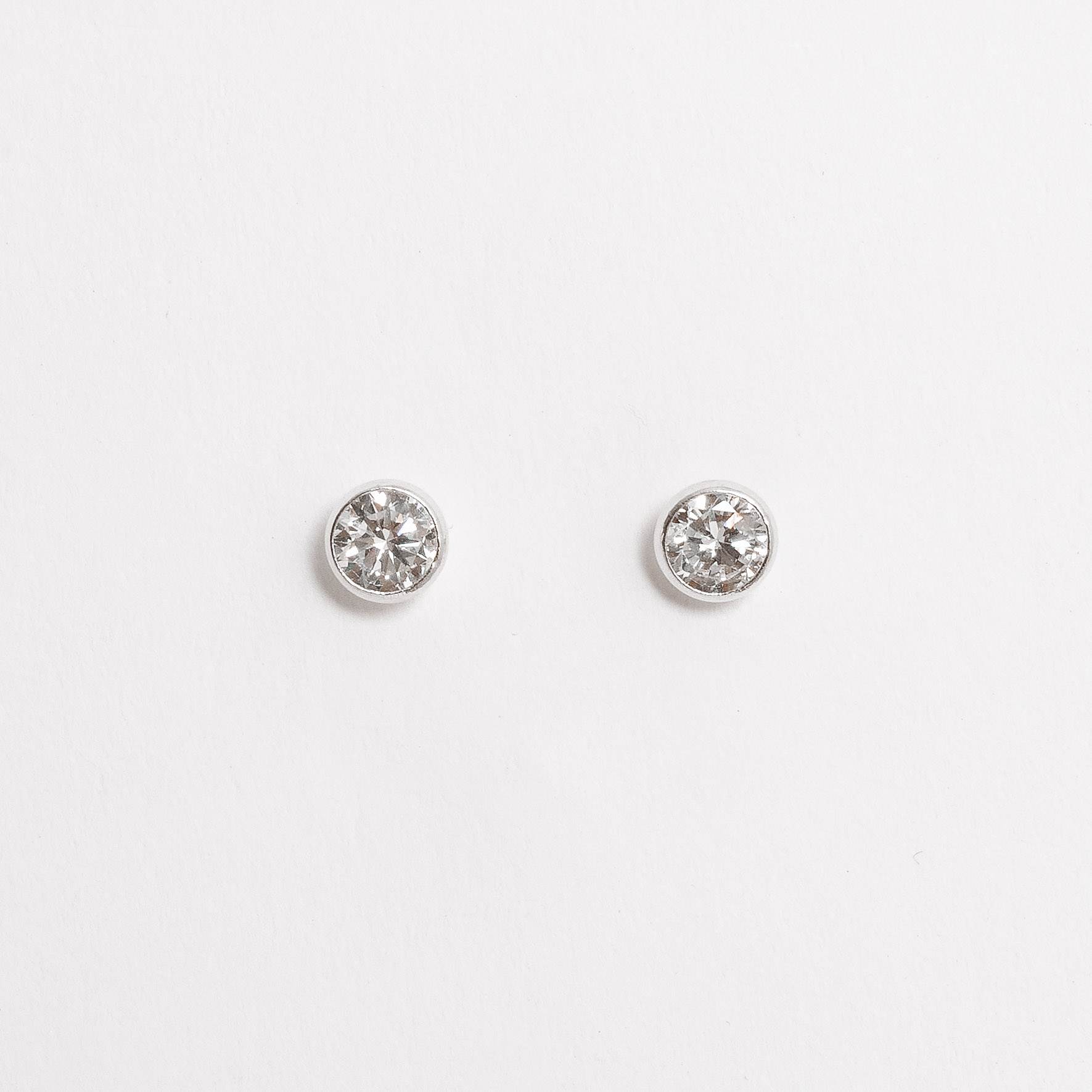Brinco zircônia europeia redonda embutida 5mm