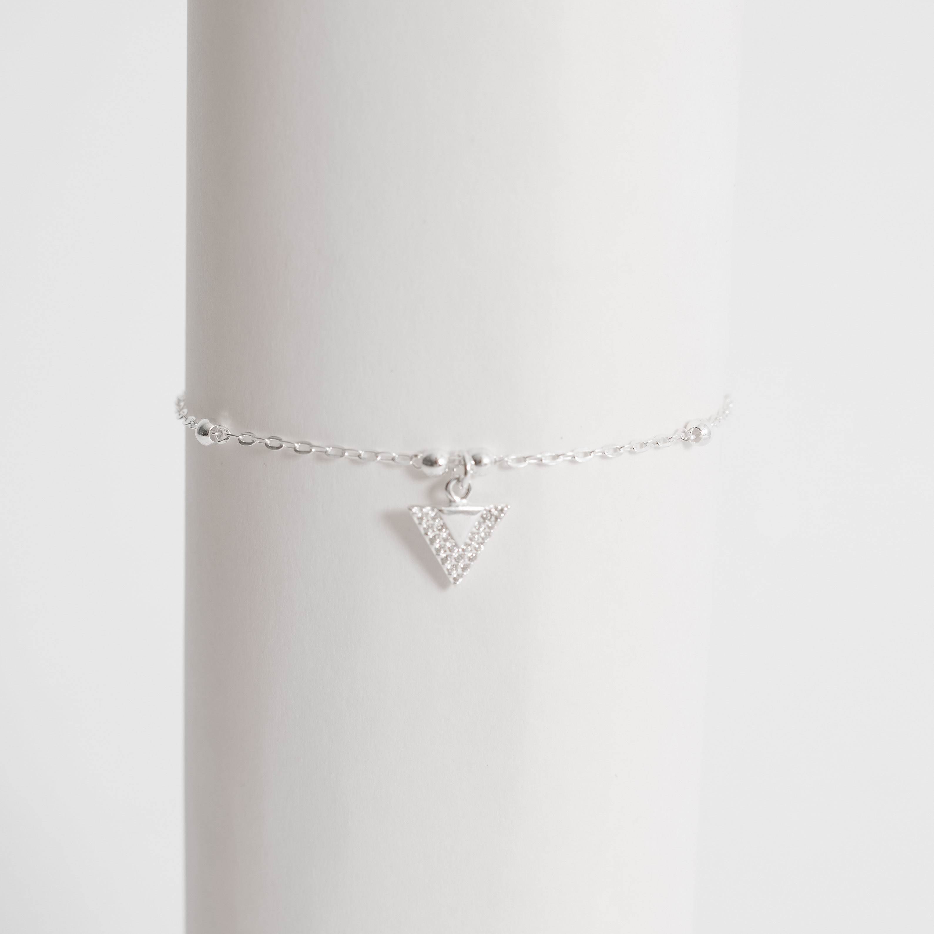 Imagem Pulseira entremeio bolas com pingente triângulo invertido cravejado 11mm