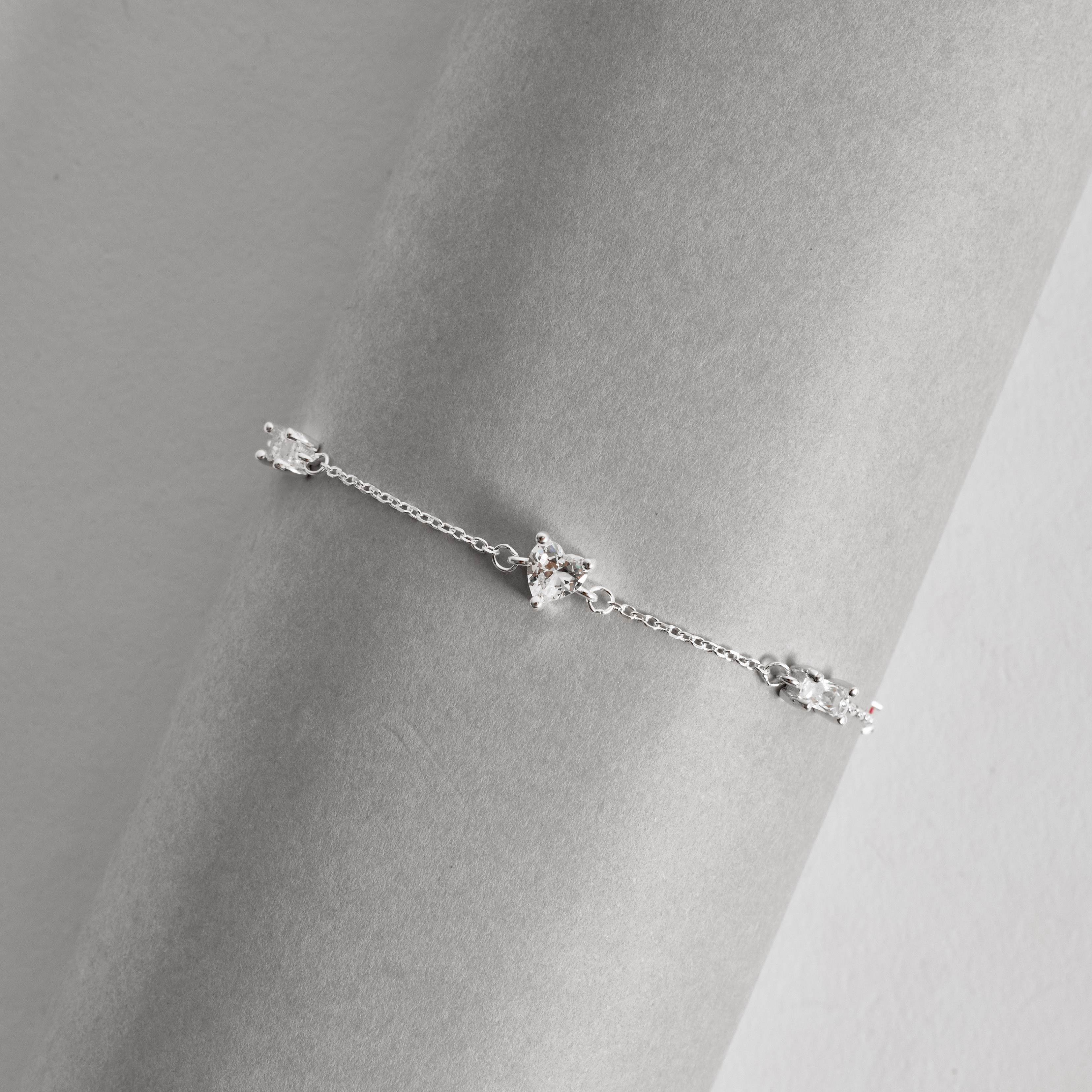 Imagem Secundária Pulseira entremeios zircônias quadrada rubi, retangular e coração cristal 16+4cm