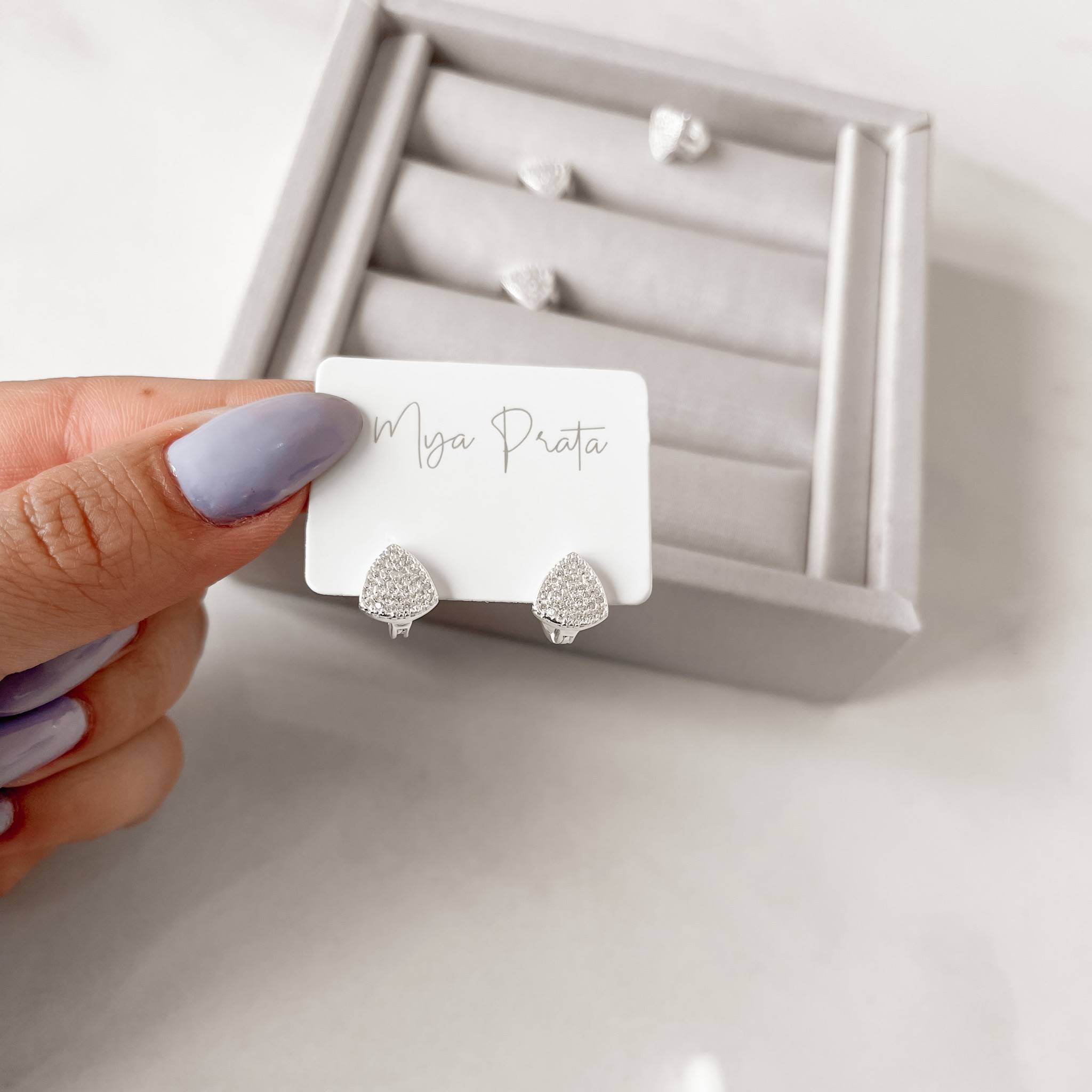 Imagem Argola click 9mm triângulo cravejado