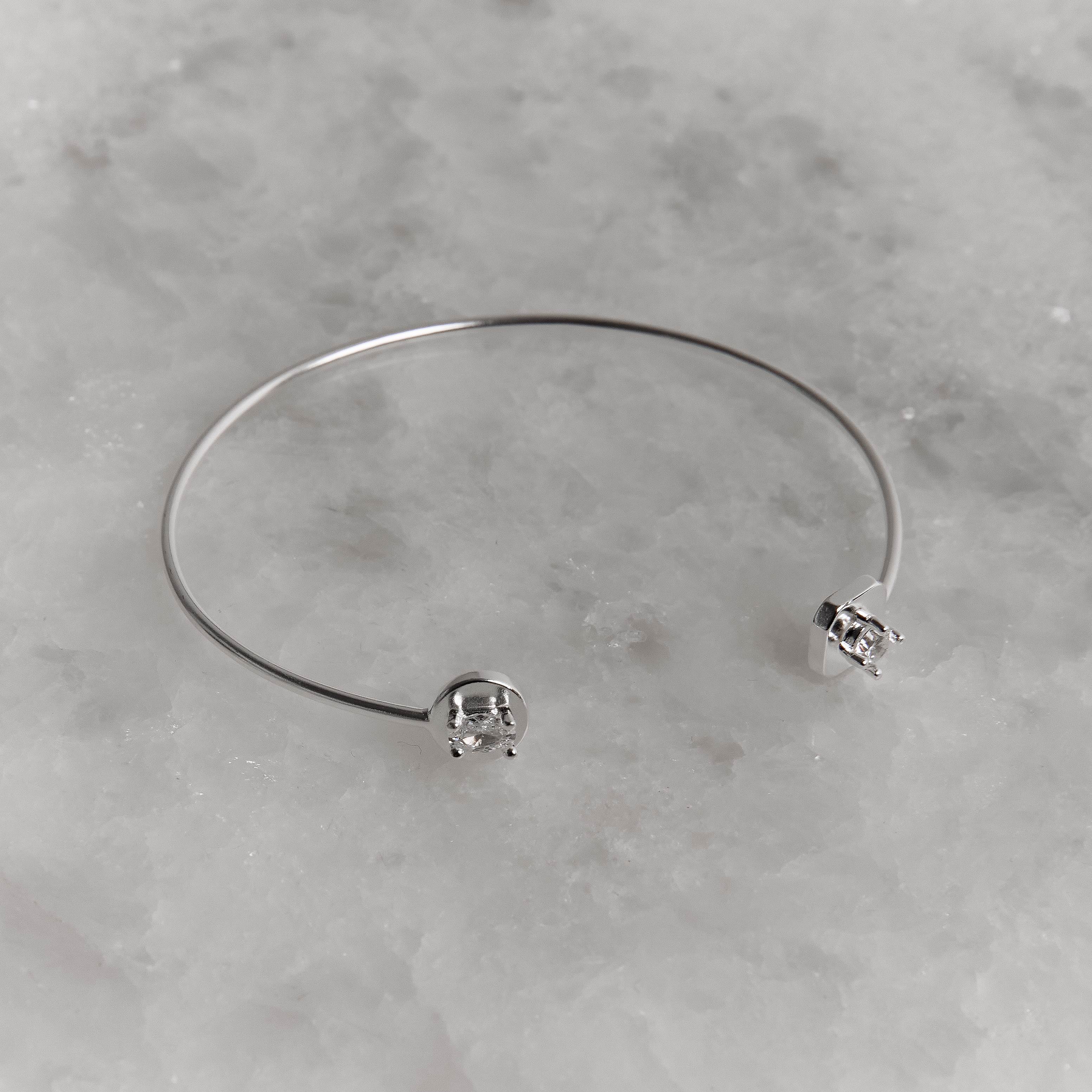 Bracelete 2 zircônias redonda e oval regulável