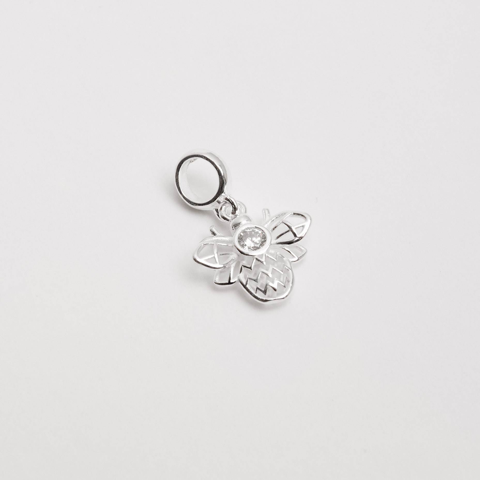 Berloque pingente abelha detalhe zircônia 13mm