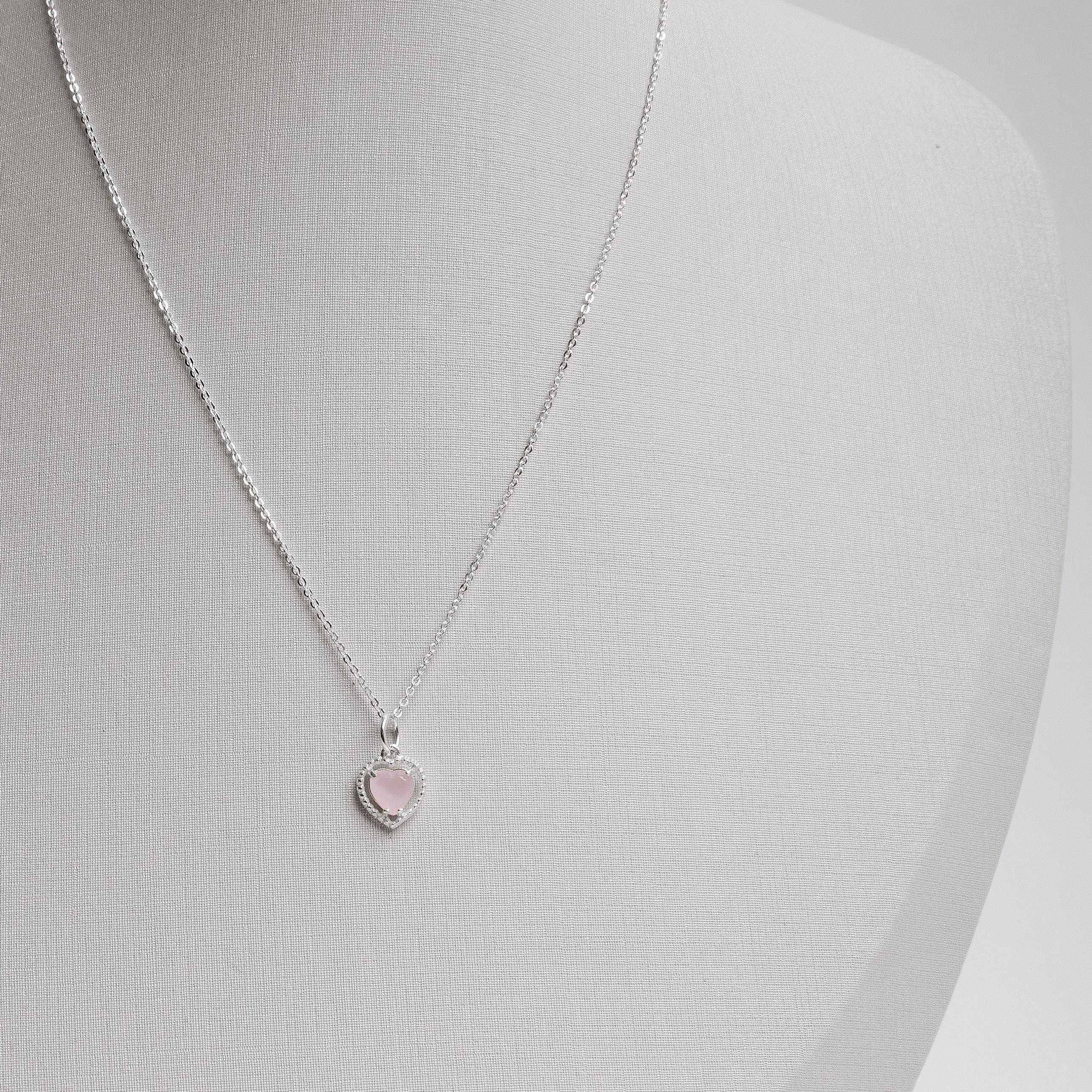 Imagem Secundária Colar pingente zircônia coração rosa leitoso 6mm corrente cadeadinho 40cm