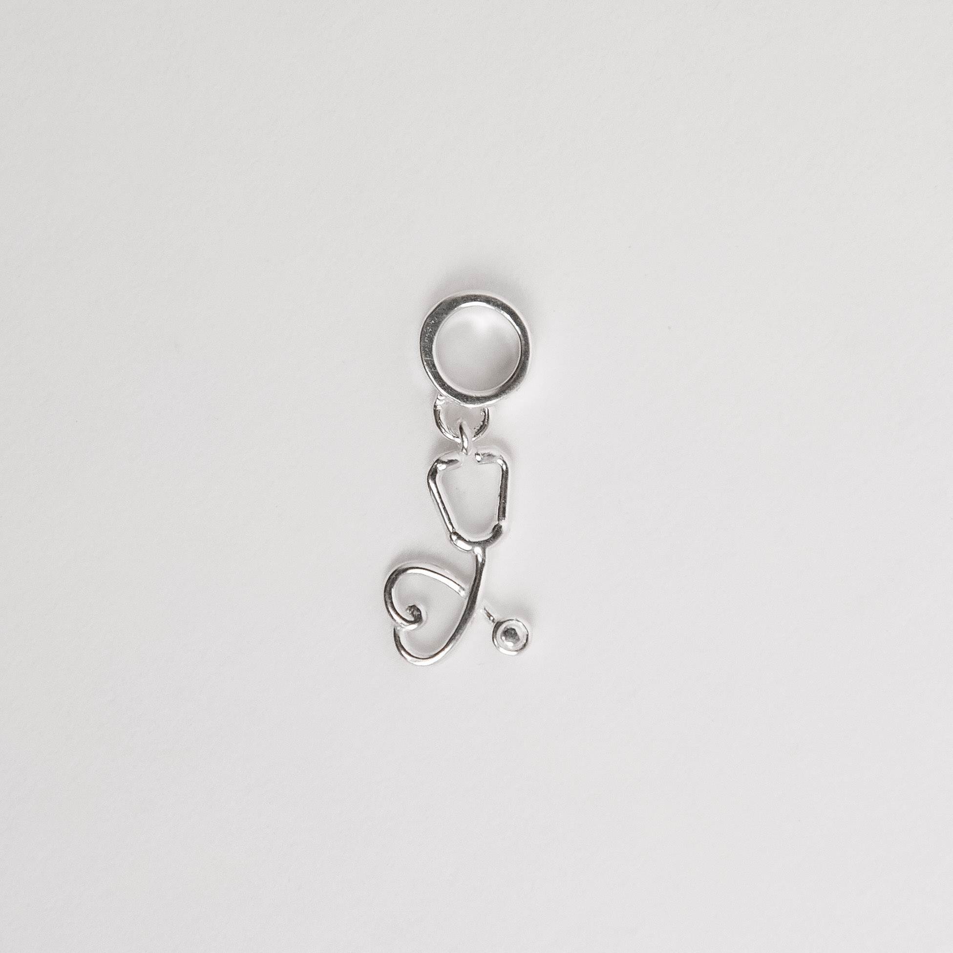 Berloque pingente estetoscópio 13mm