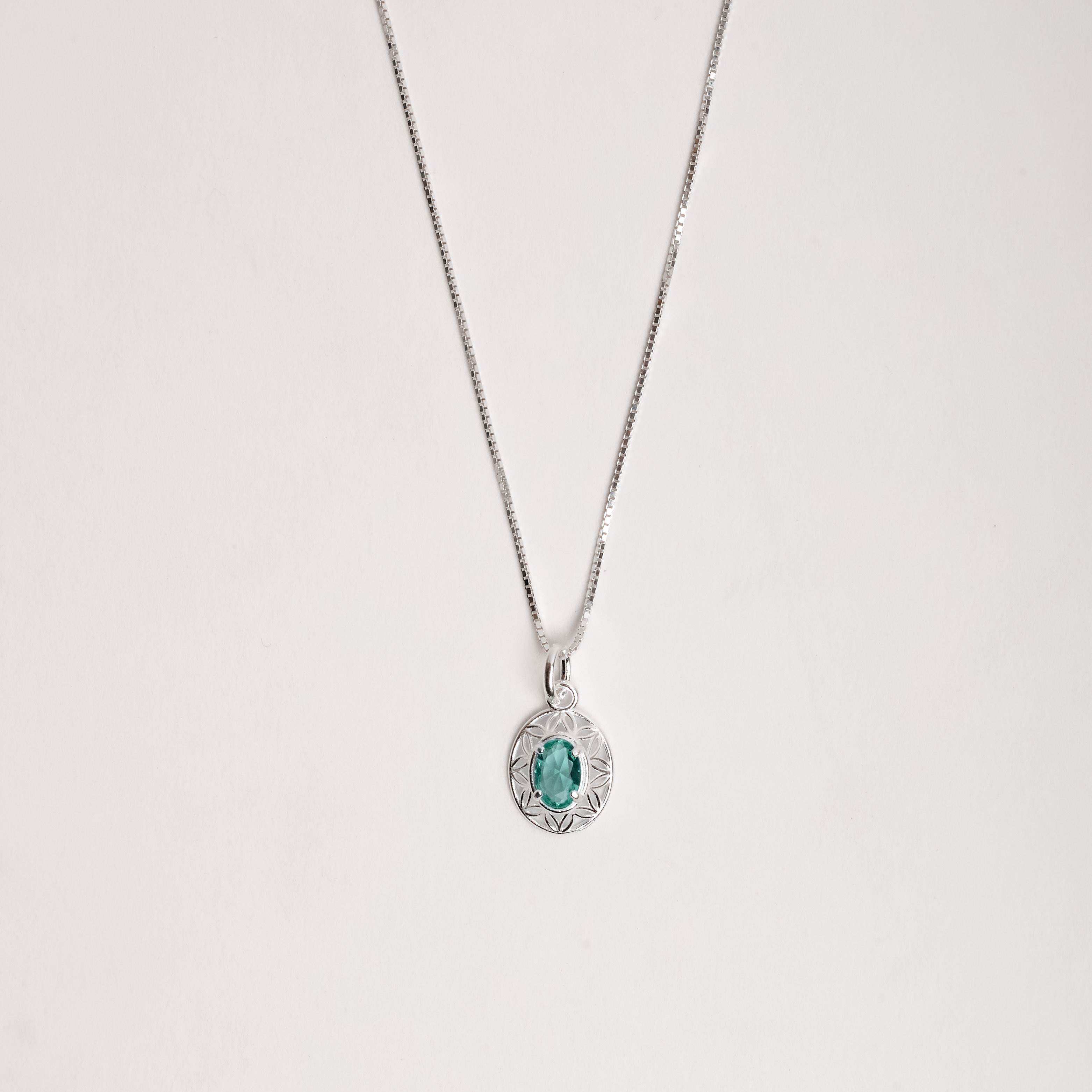 Colar pingente medalha trabalhada 11mm com zircônia oval turmalina 45cm