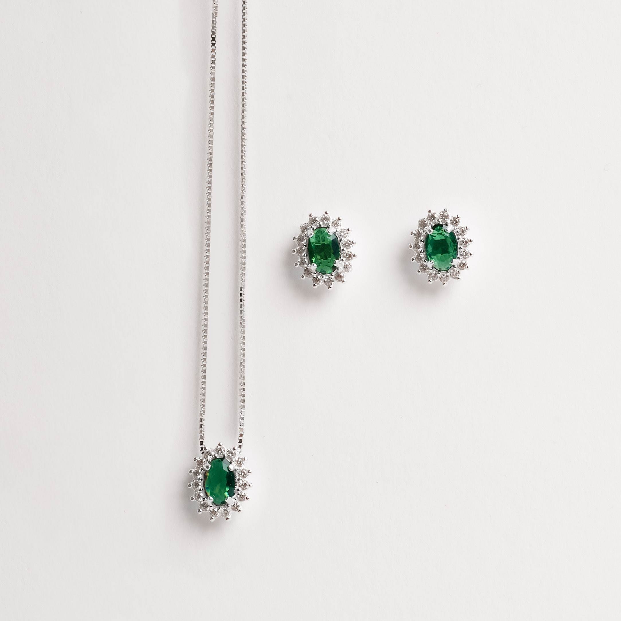 Conjunto brinco e colar zircônia oval esmeralda com cravejado 10mm 45cm