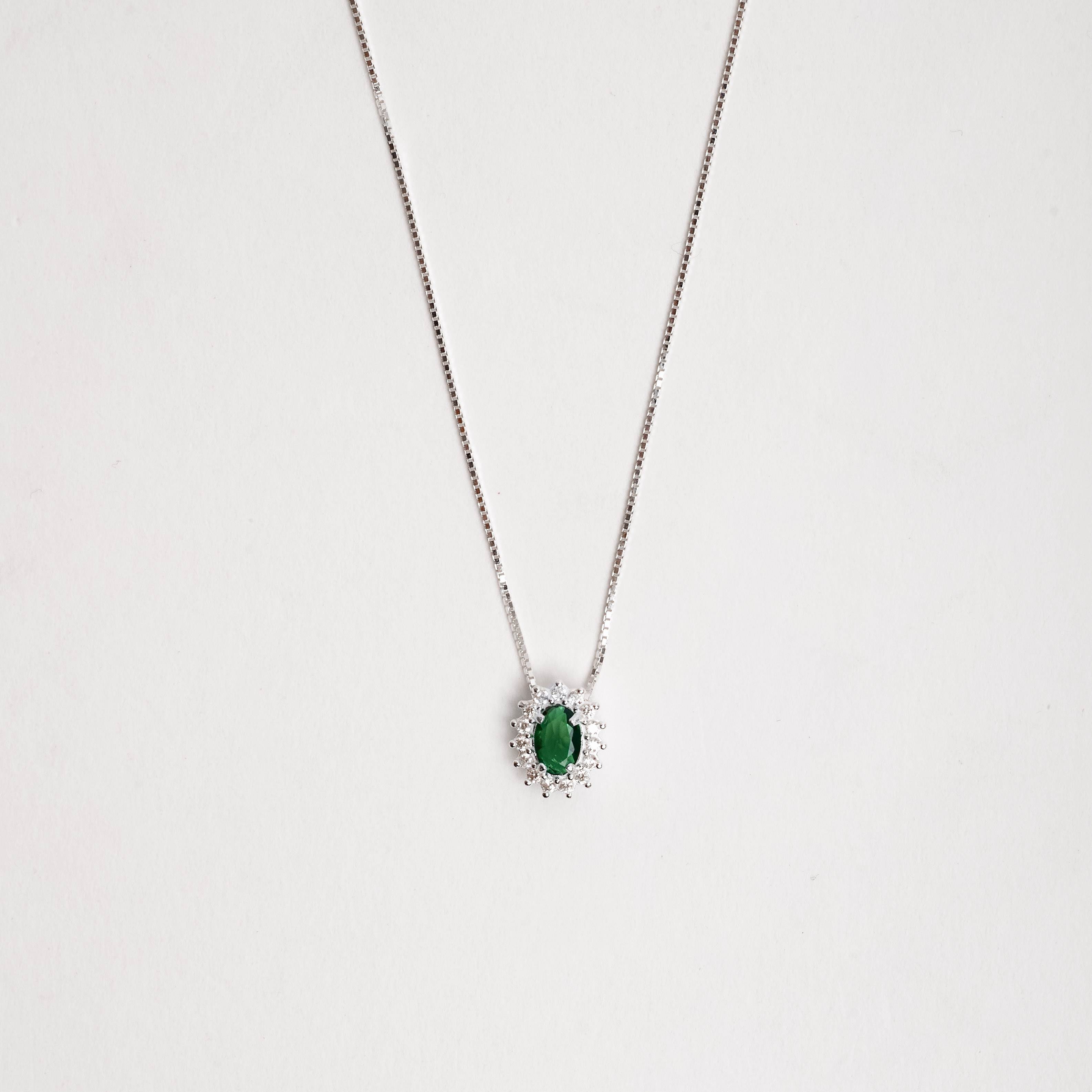 Conjunto brinco e colar zircônia oval esmeralda com cravejado 10mm 45cm