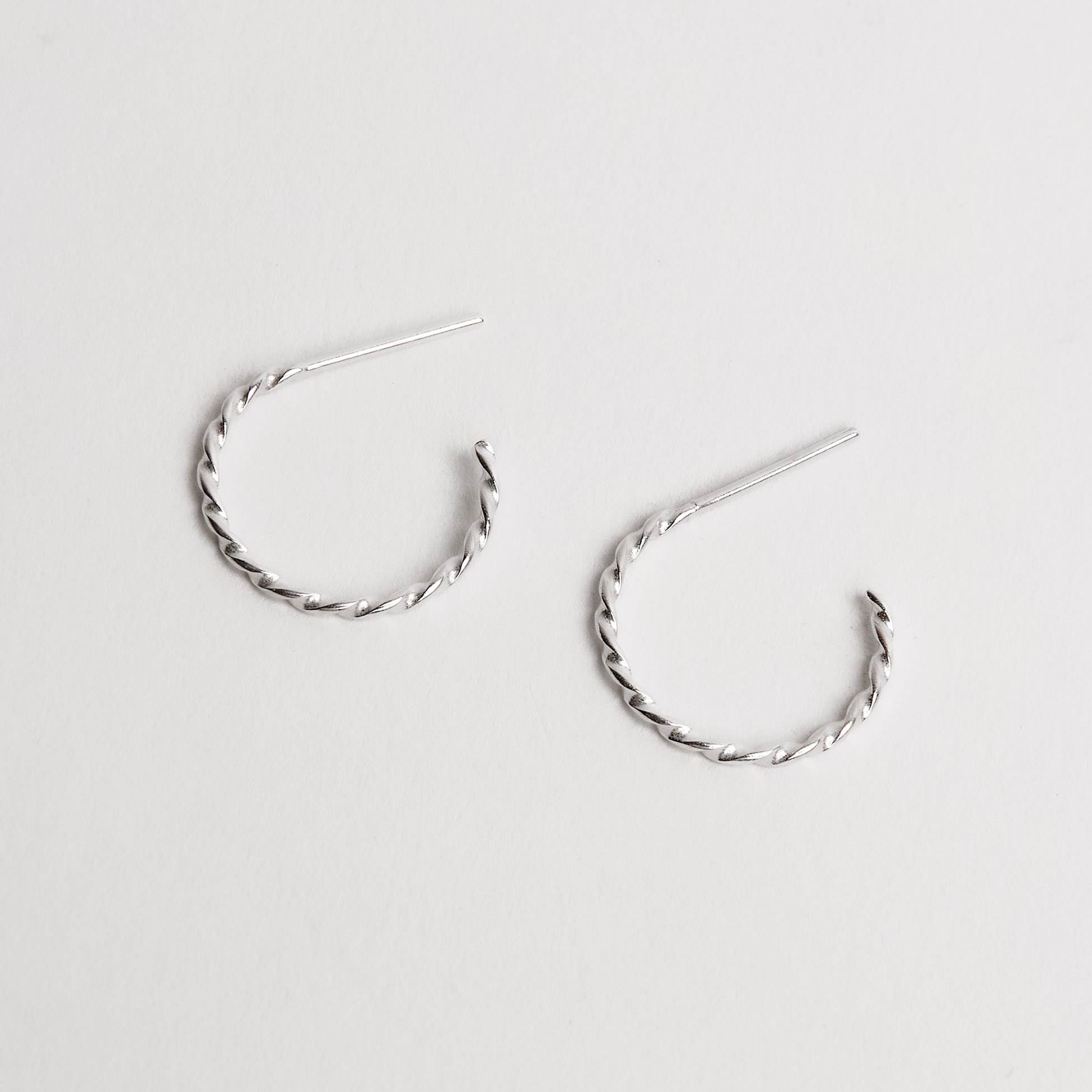 Argola torcida 13mm tarraxa