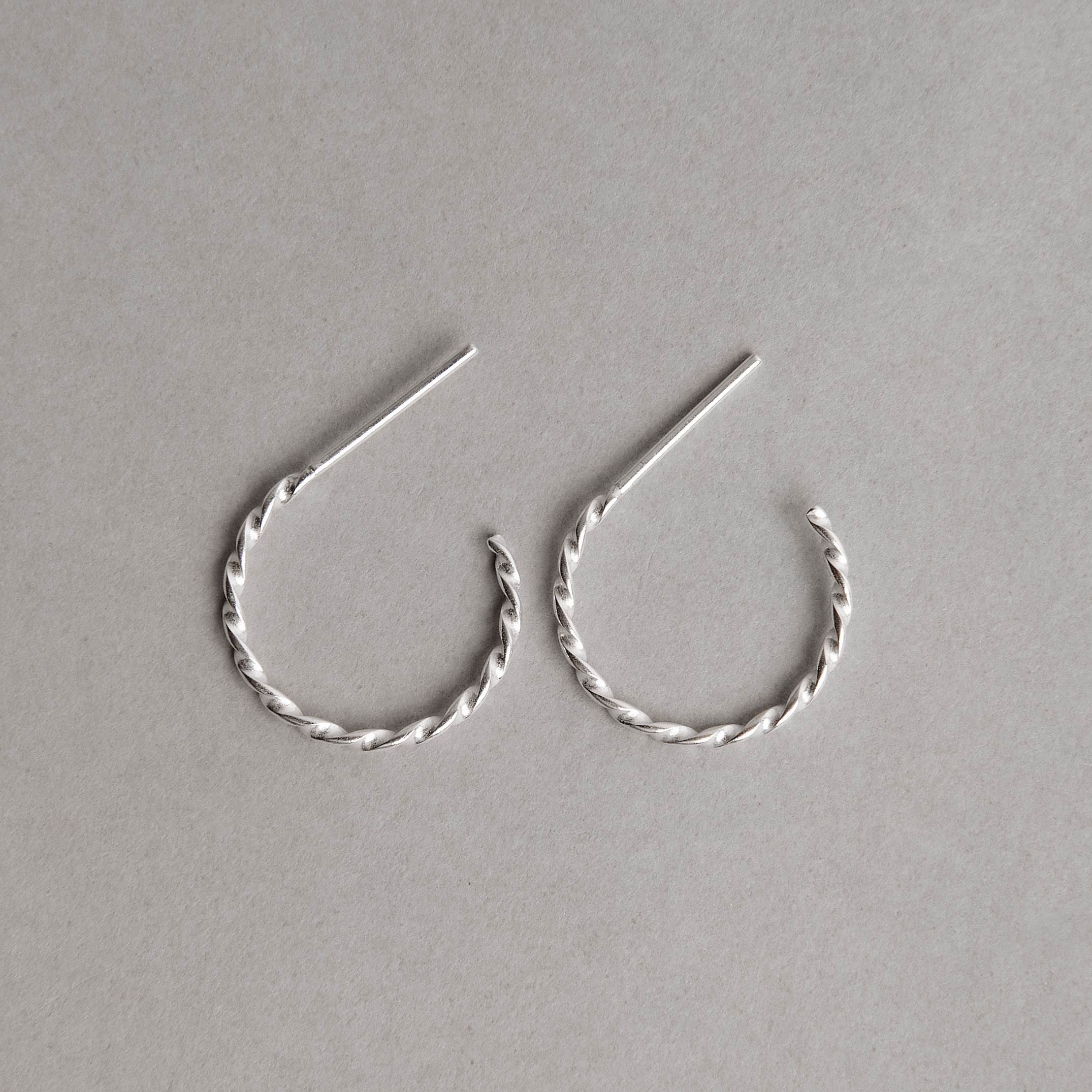 Argola torcida 13mm tarraxa