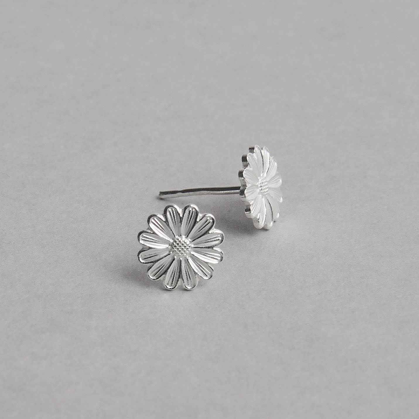 Brinco flor 8mm