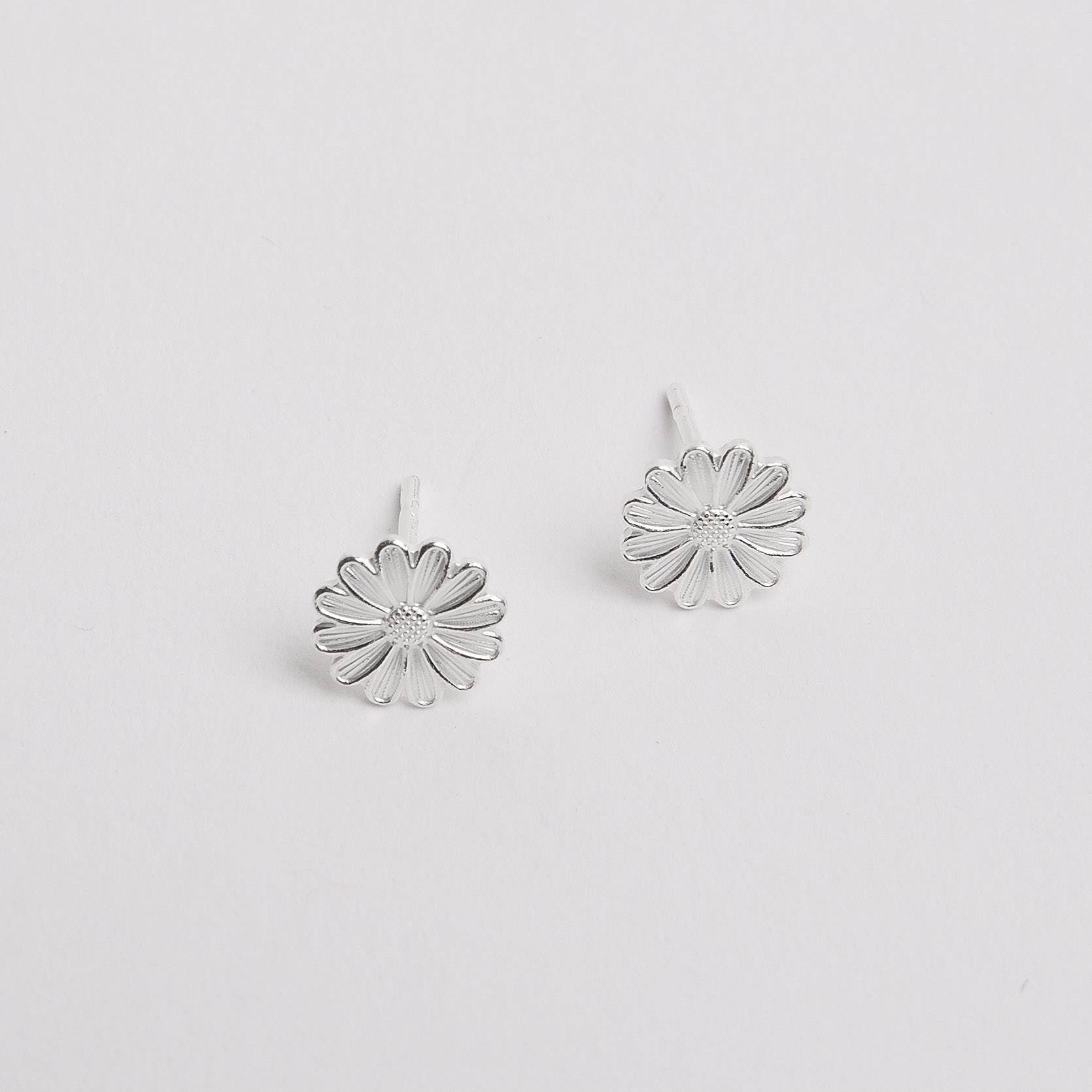 Brinco flor 8mm