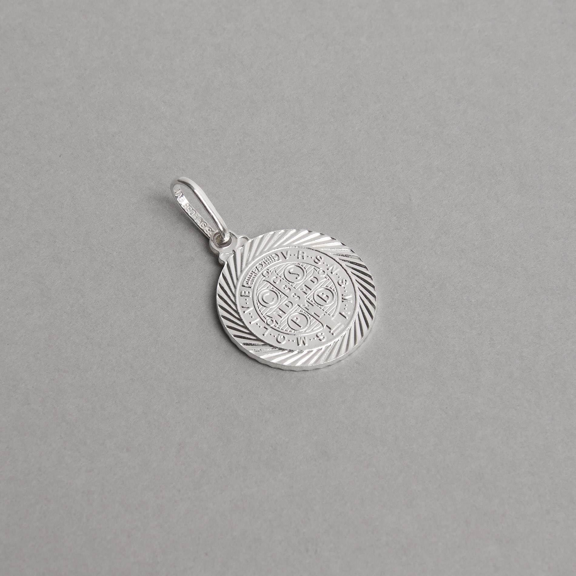 Pingente medalha São Bento desenhada 18mm