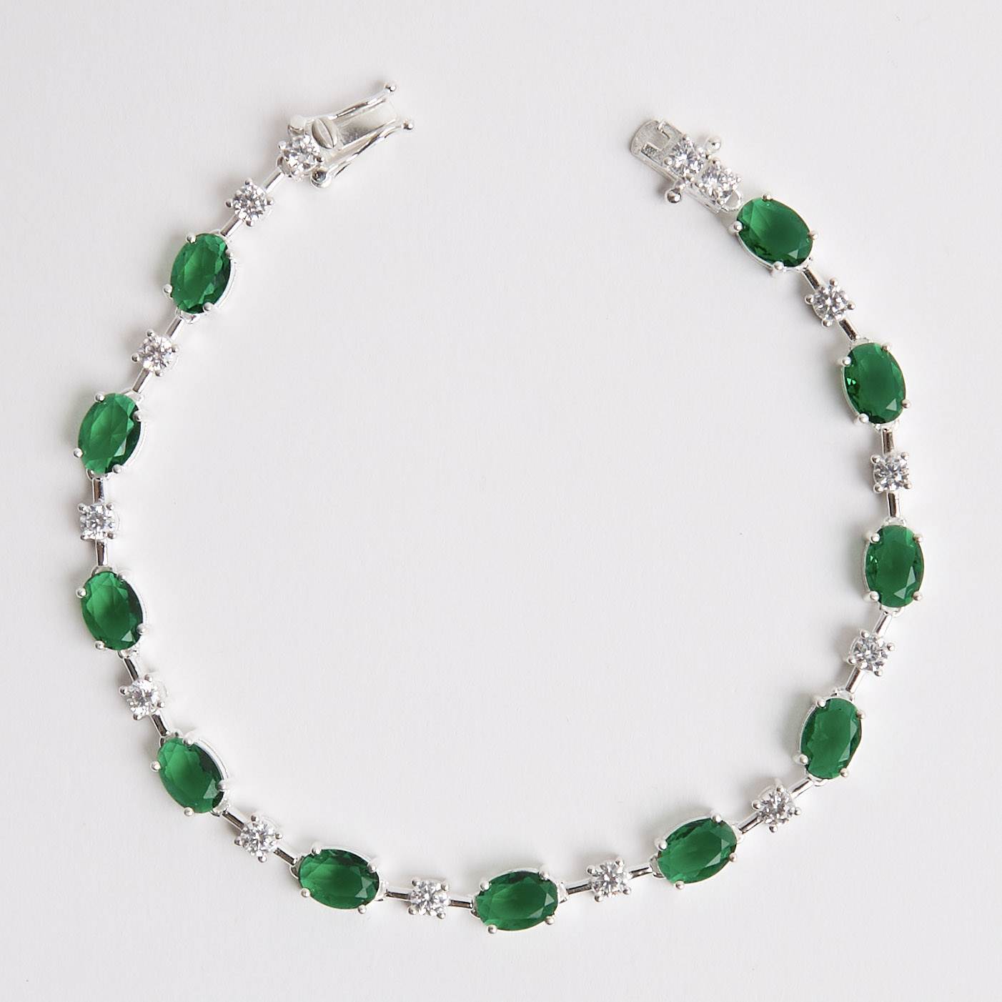 Pulseira Riviera fio faca zircônias ovais esmeralda e redondas cristal 18,5cm fecho gaveta