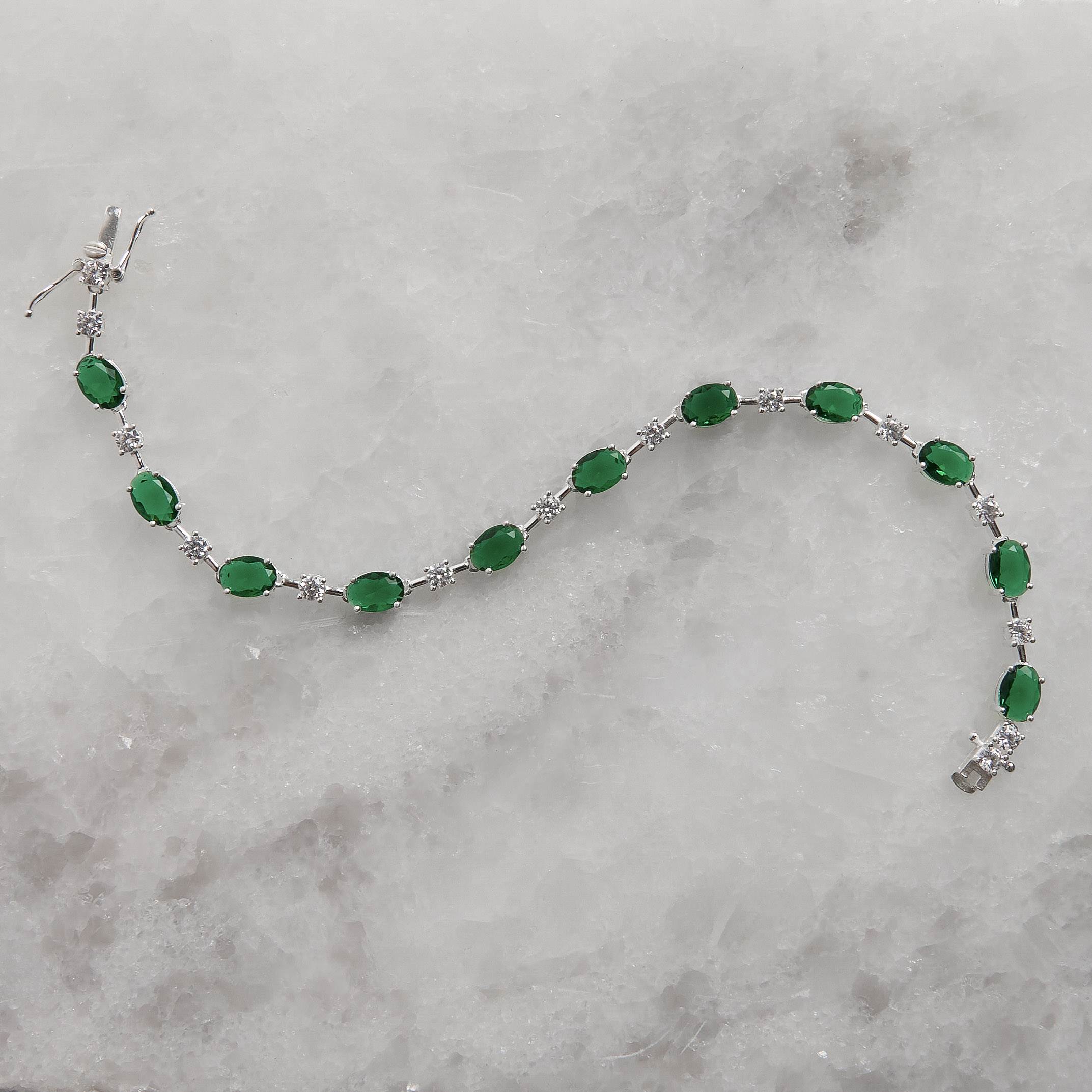 Pulseira Riviera fio faca zircônias ovais esmeralda e redondas cristal 18,5cm fecho gaveta