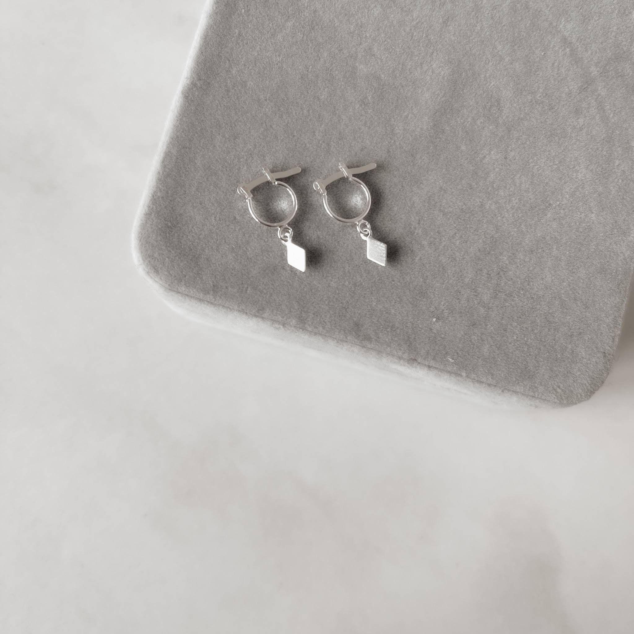 Imagem Secundária Argola 9mm trava pingente losango