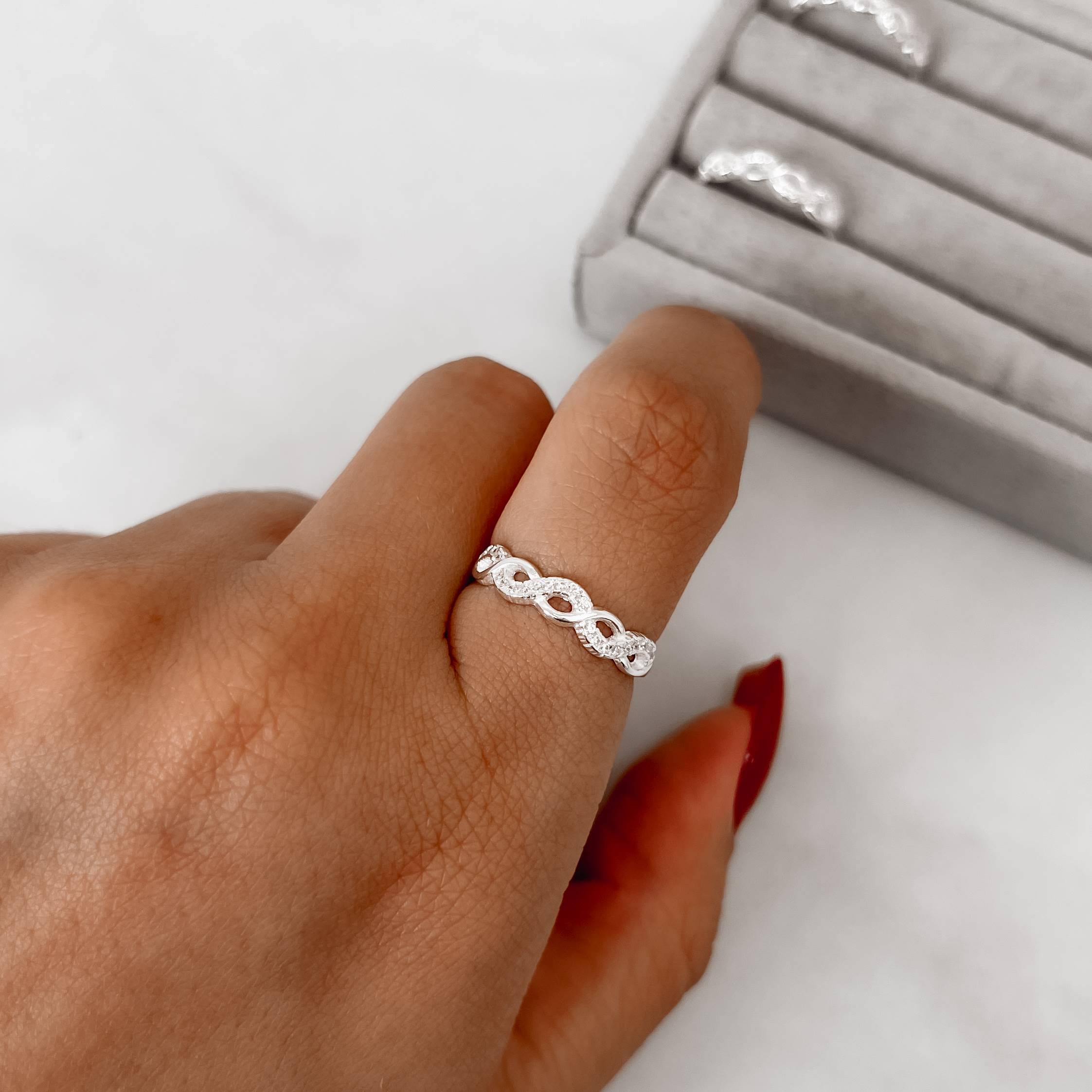 Imagem Secundária Anel trançado detalhe cravejado