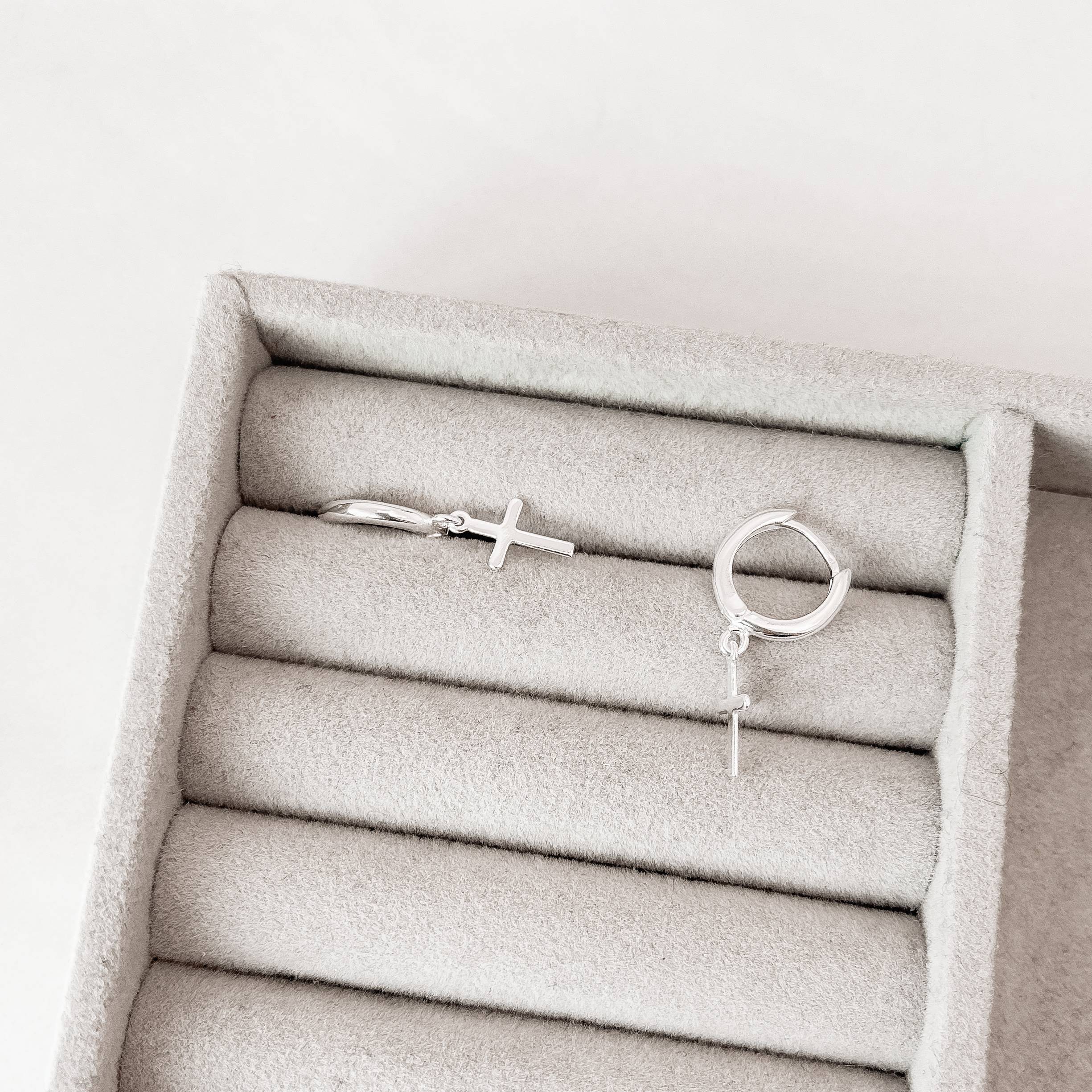 Imagem Secundária Argola click redonda 12mm pingente cruz