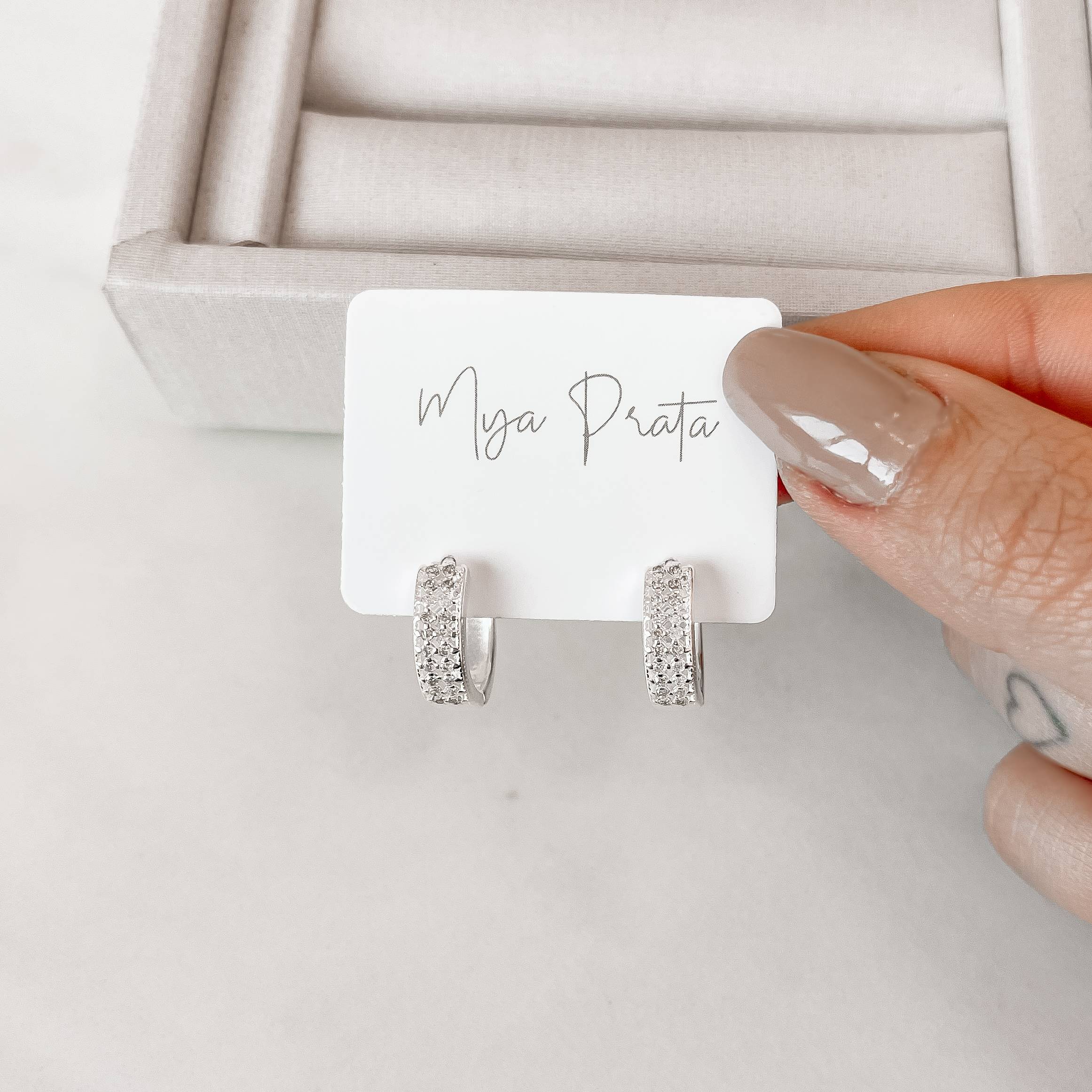 Imagem Argola click 15mm vazada cravejada