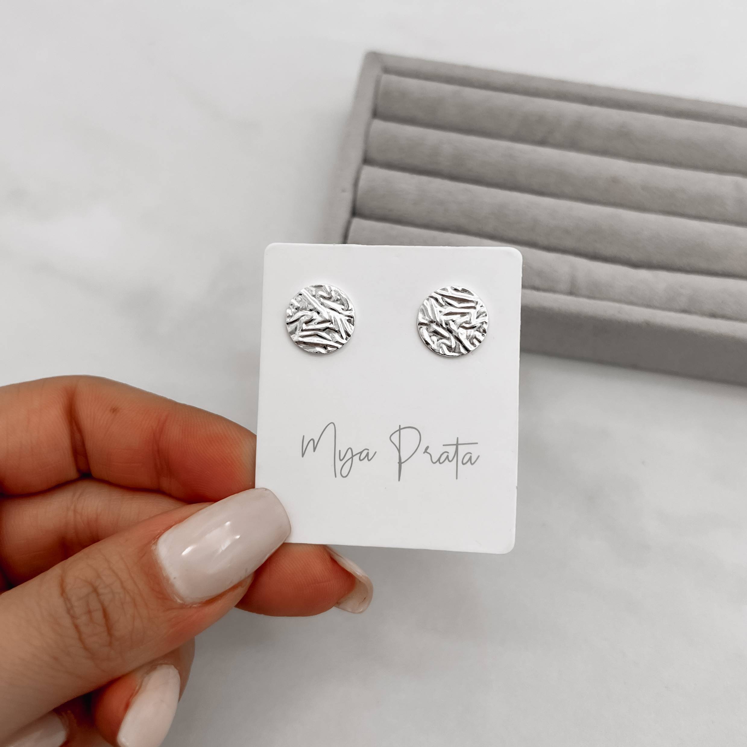 Imagem Secundária Brinco circulo detalhe texturizado 11mm